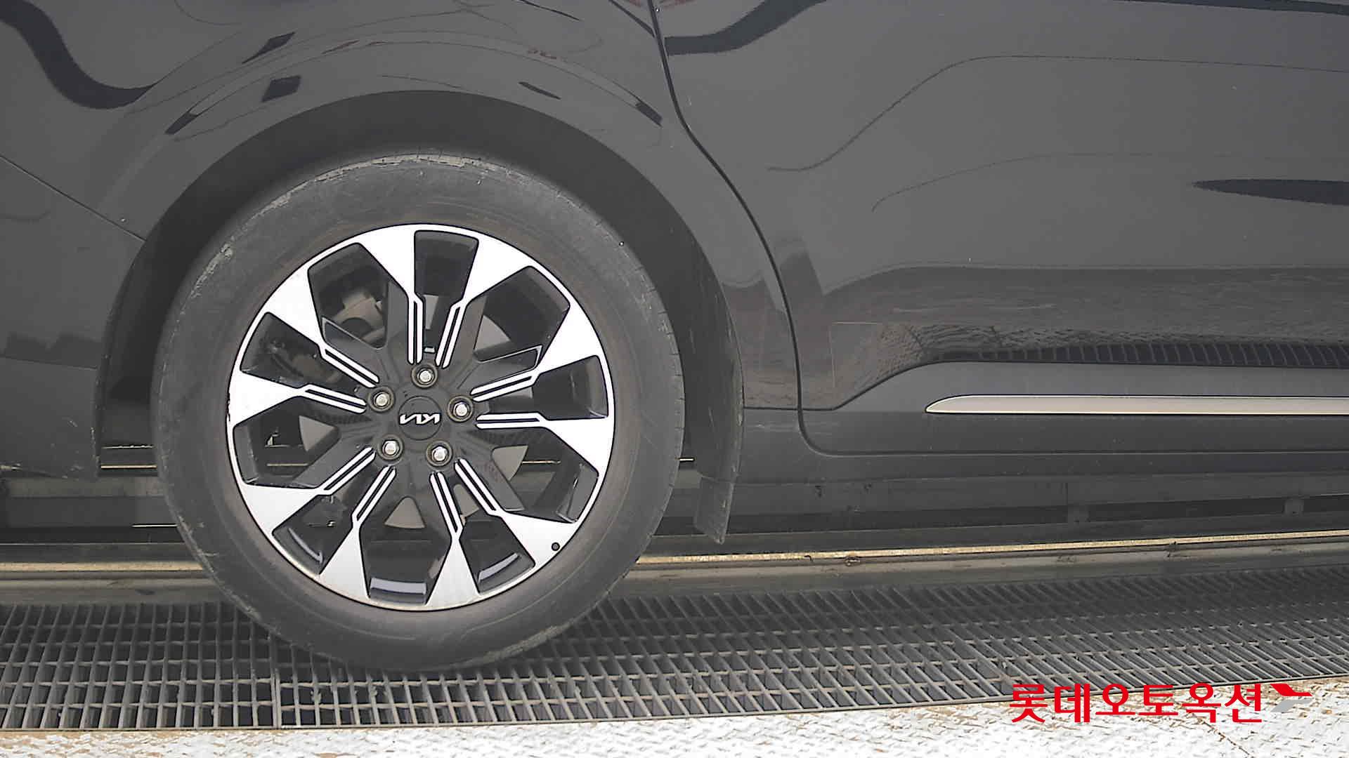 2023 - kia carnival