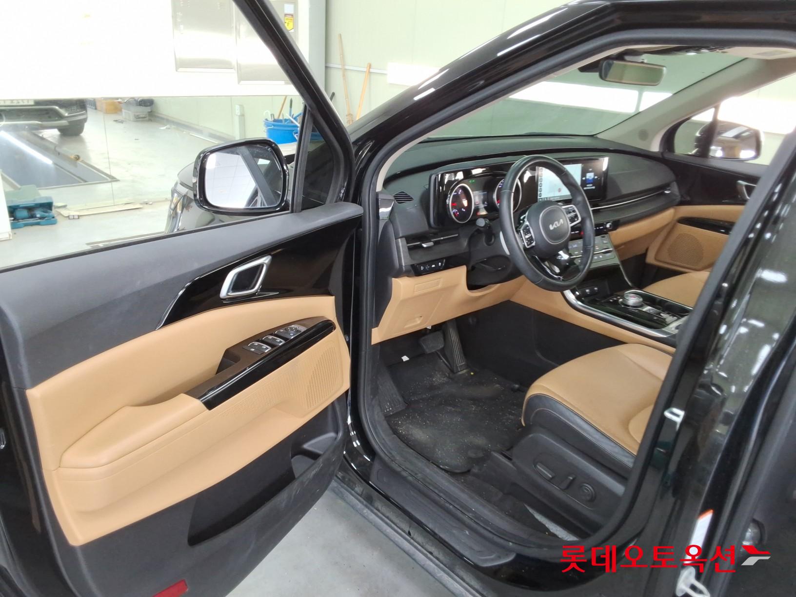 2023 - kia carnival