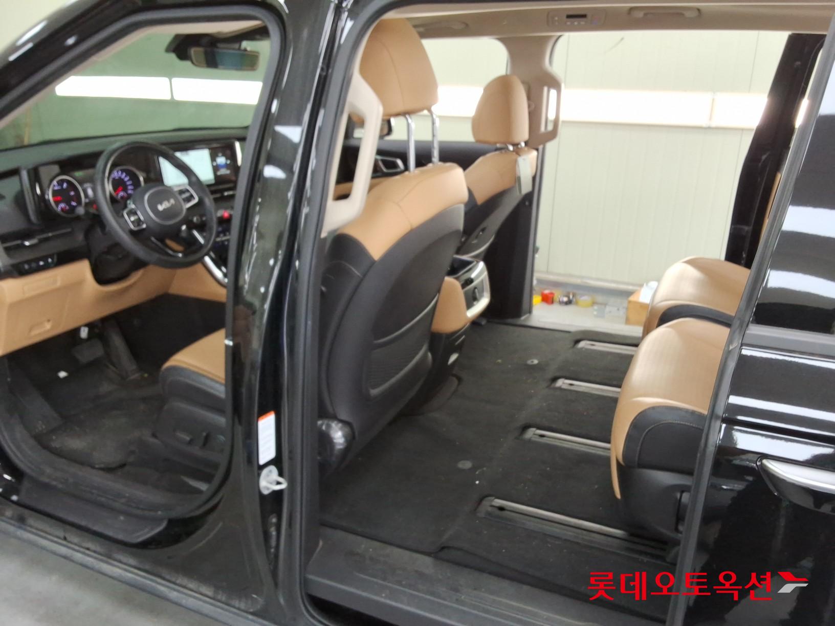 2023 - kia carnival