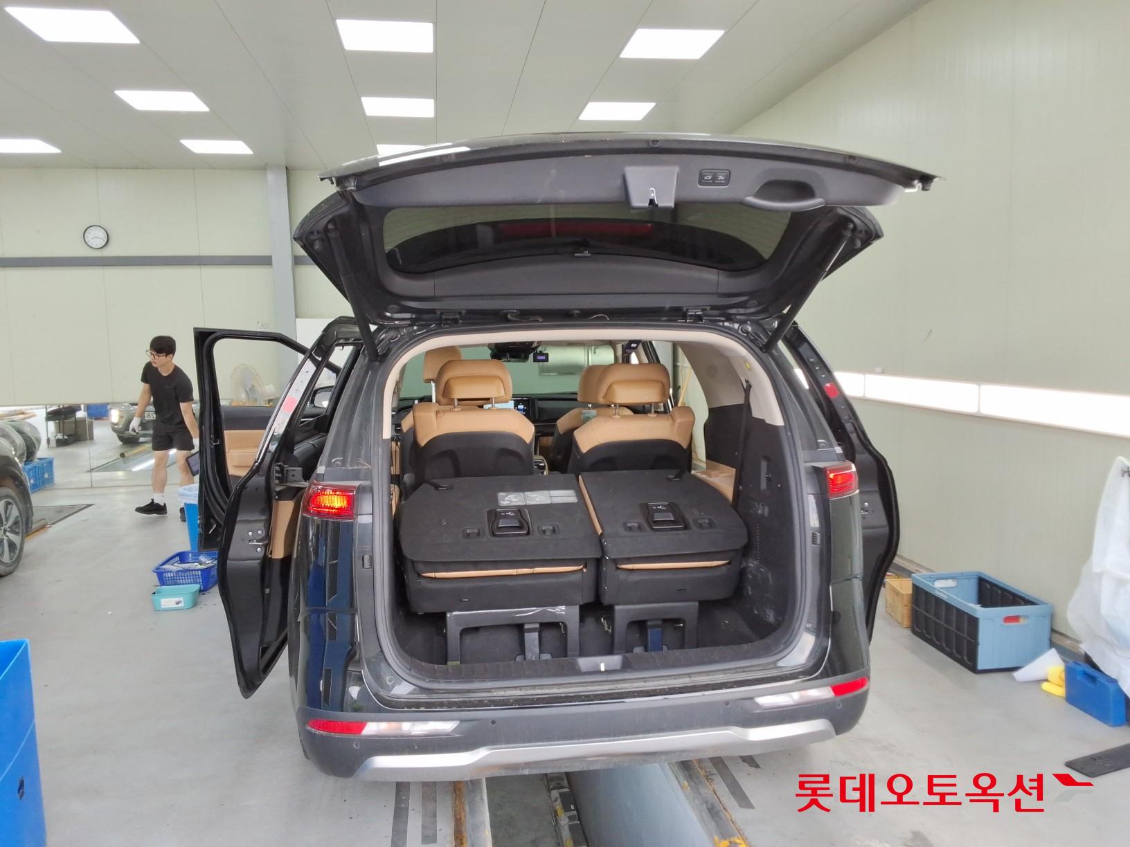 2023 - kia carnival