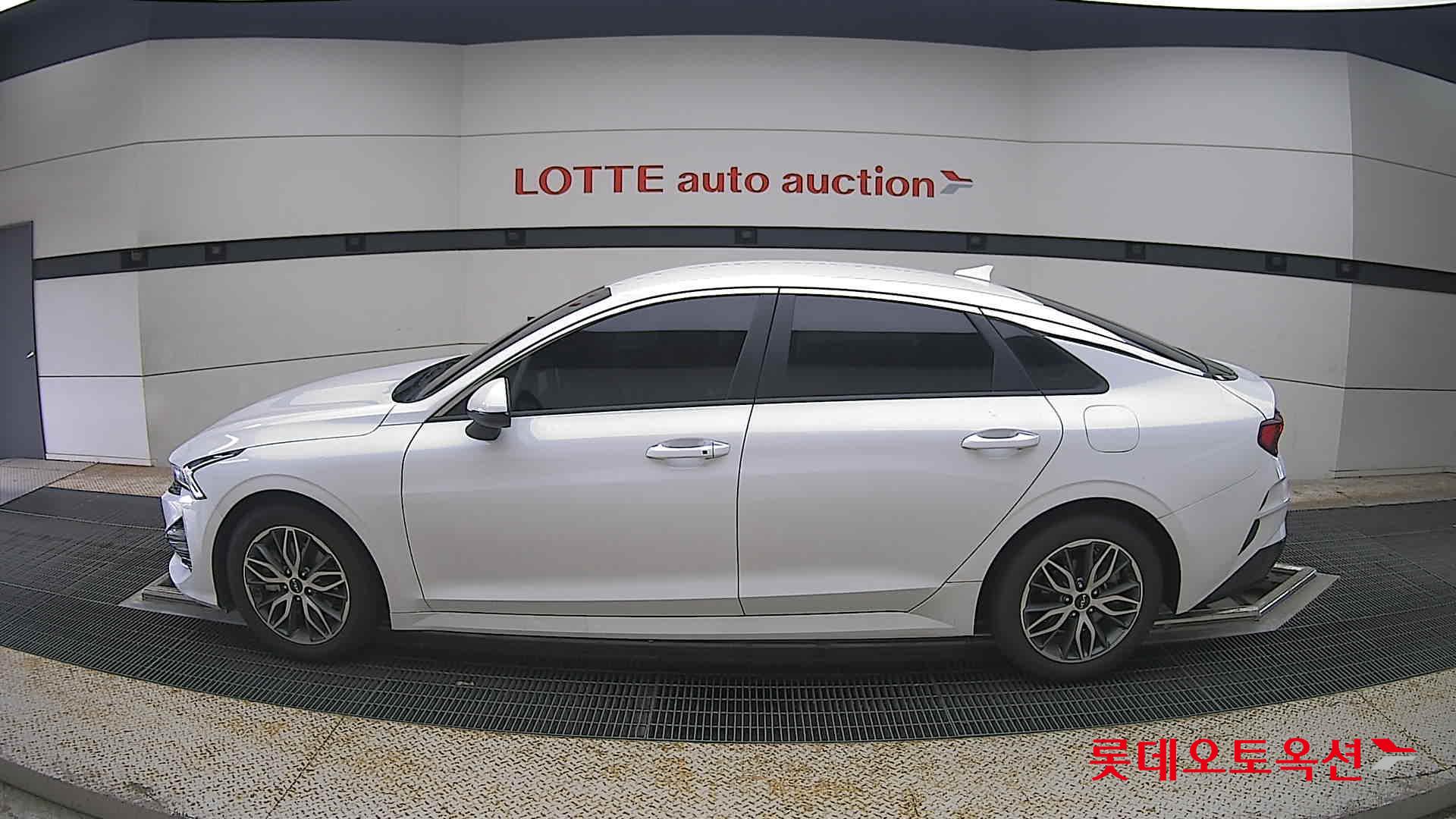 2022 - kia k5