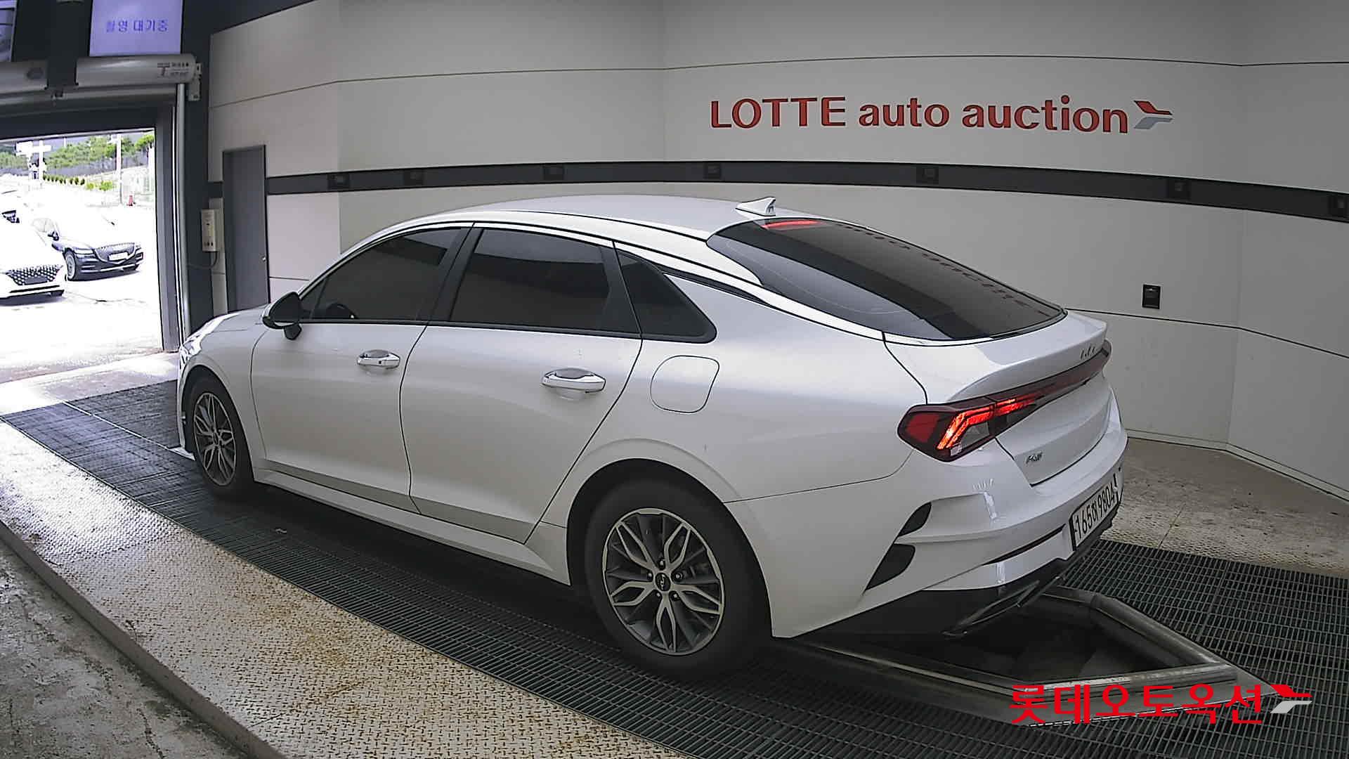 2022 - kia k5