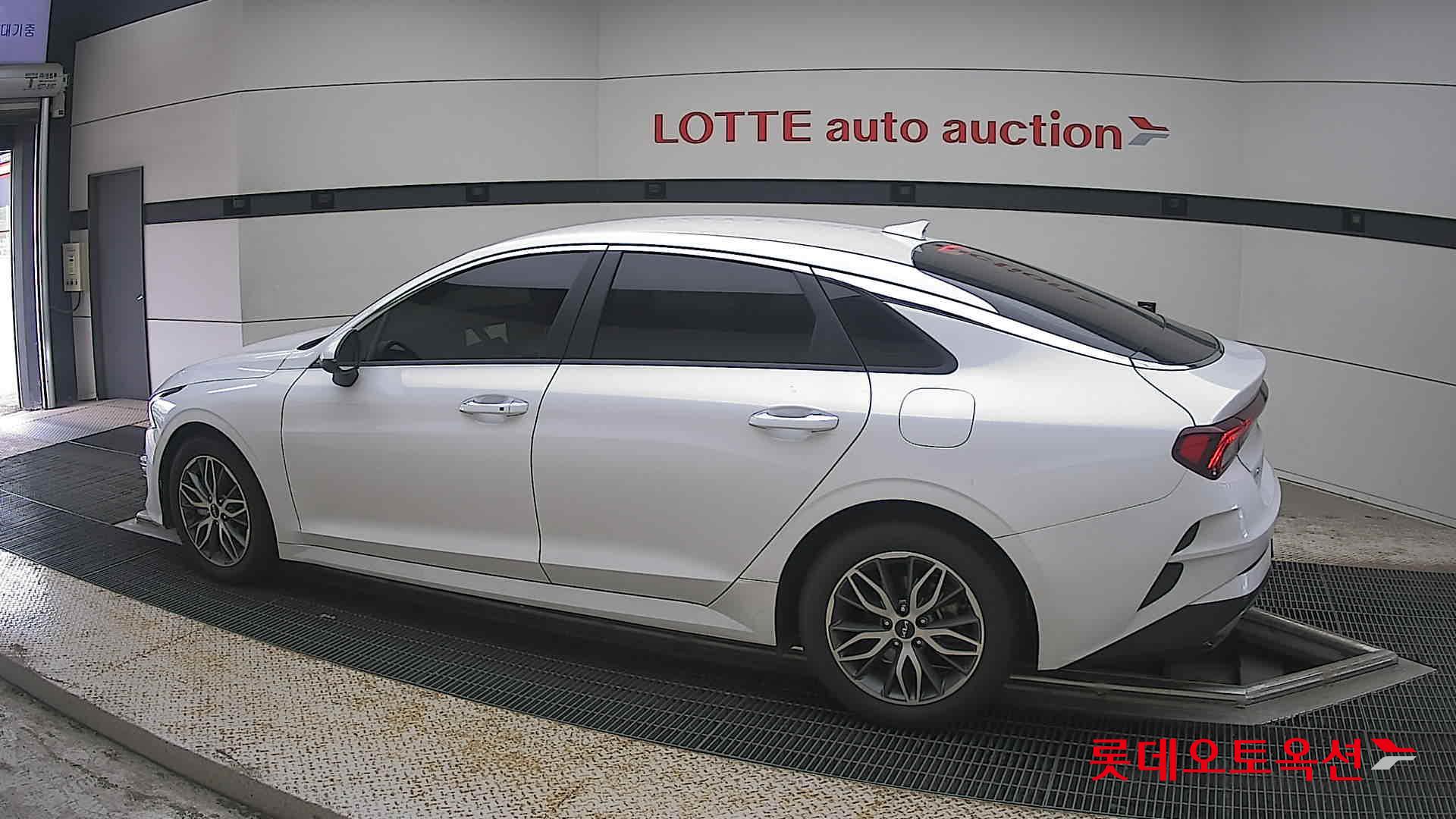 2022 - kia k5
