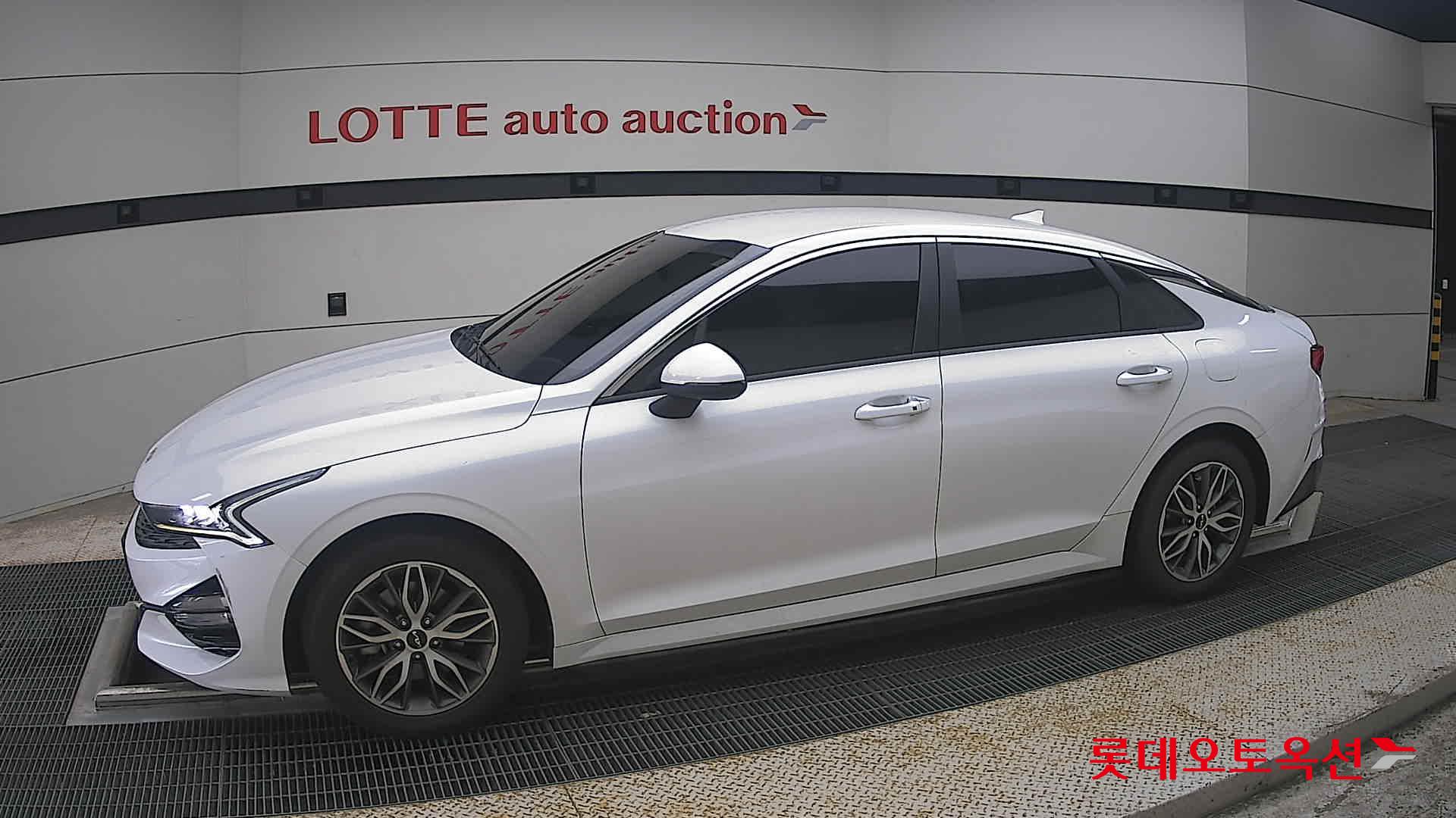 2022 - kia k5