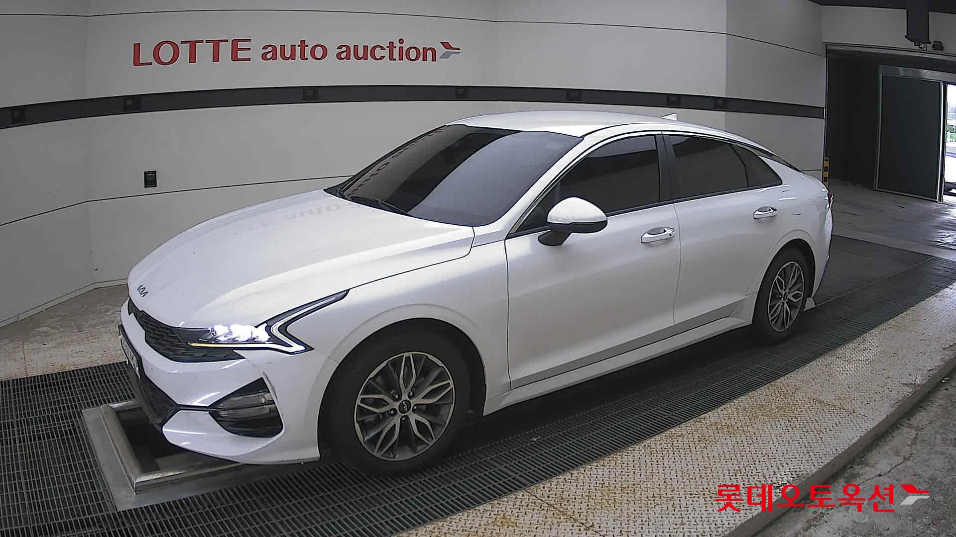 2022 - kia k5