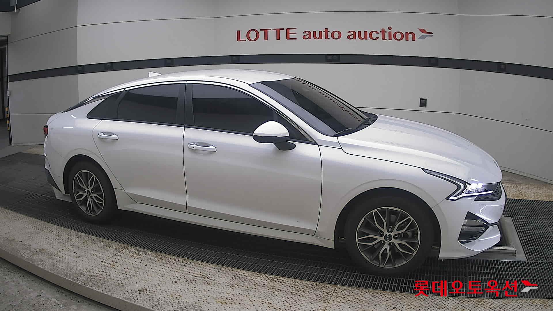 2022 - kia k5