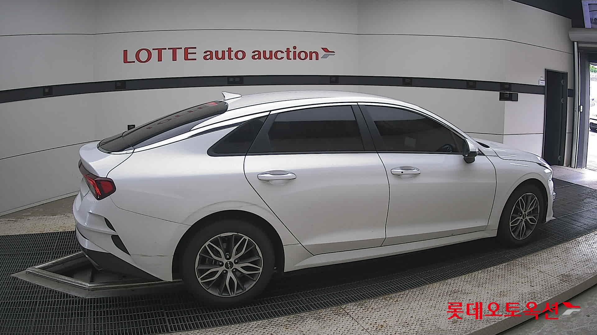 2022 - kia k5