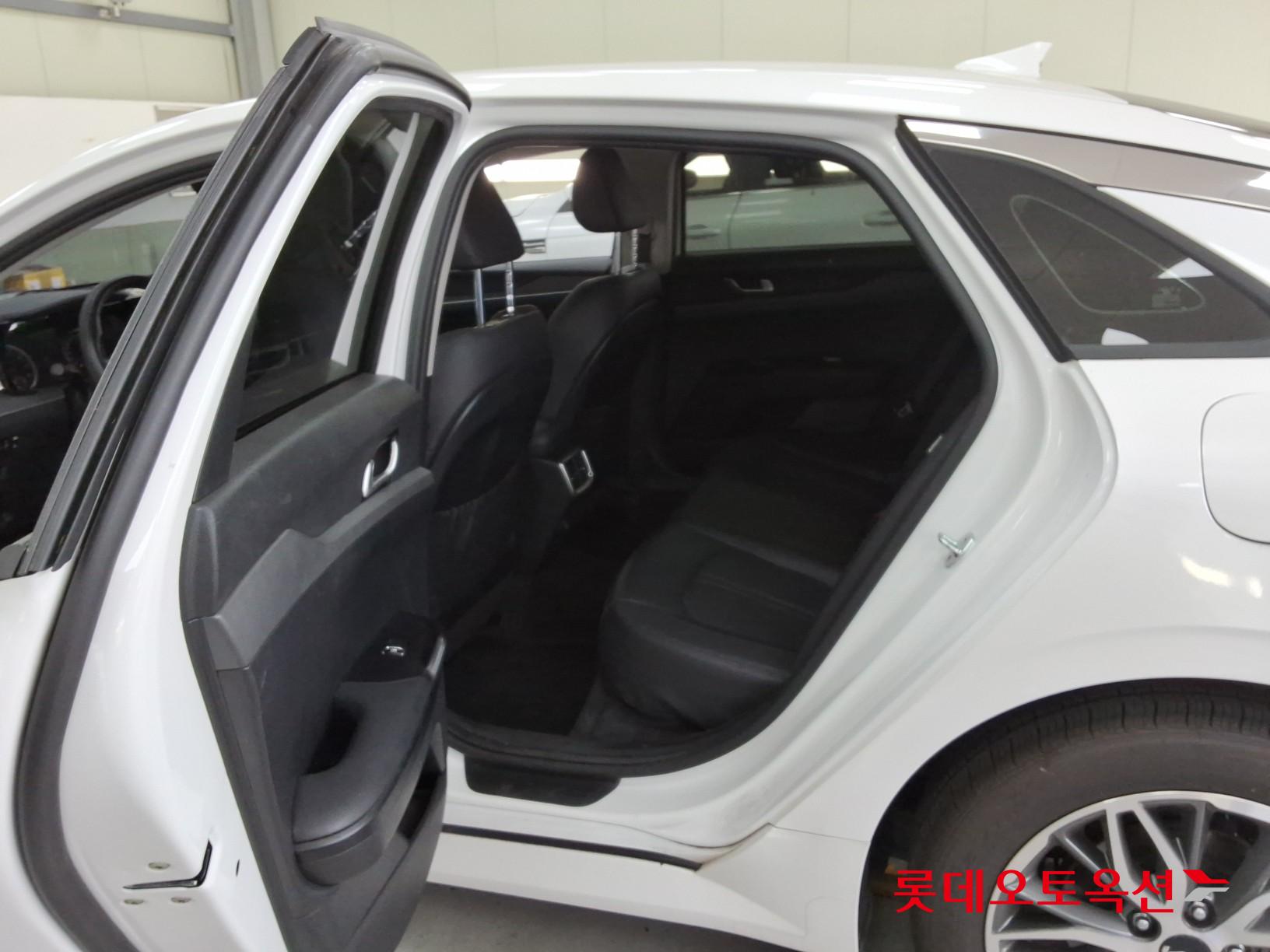2022 - kia k5