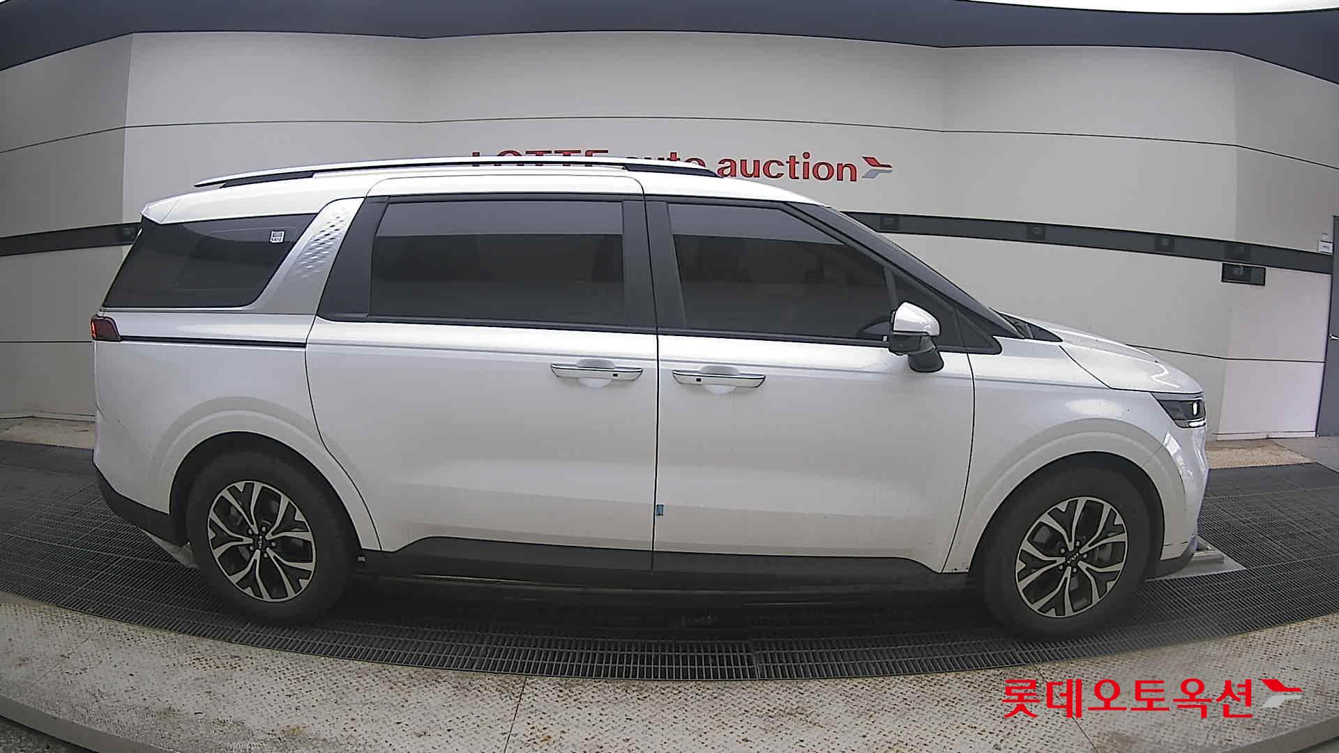 2023 - kia carnival