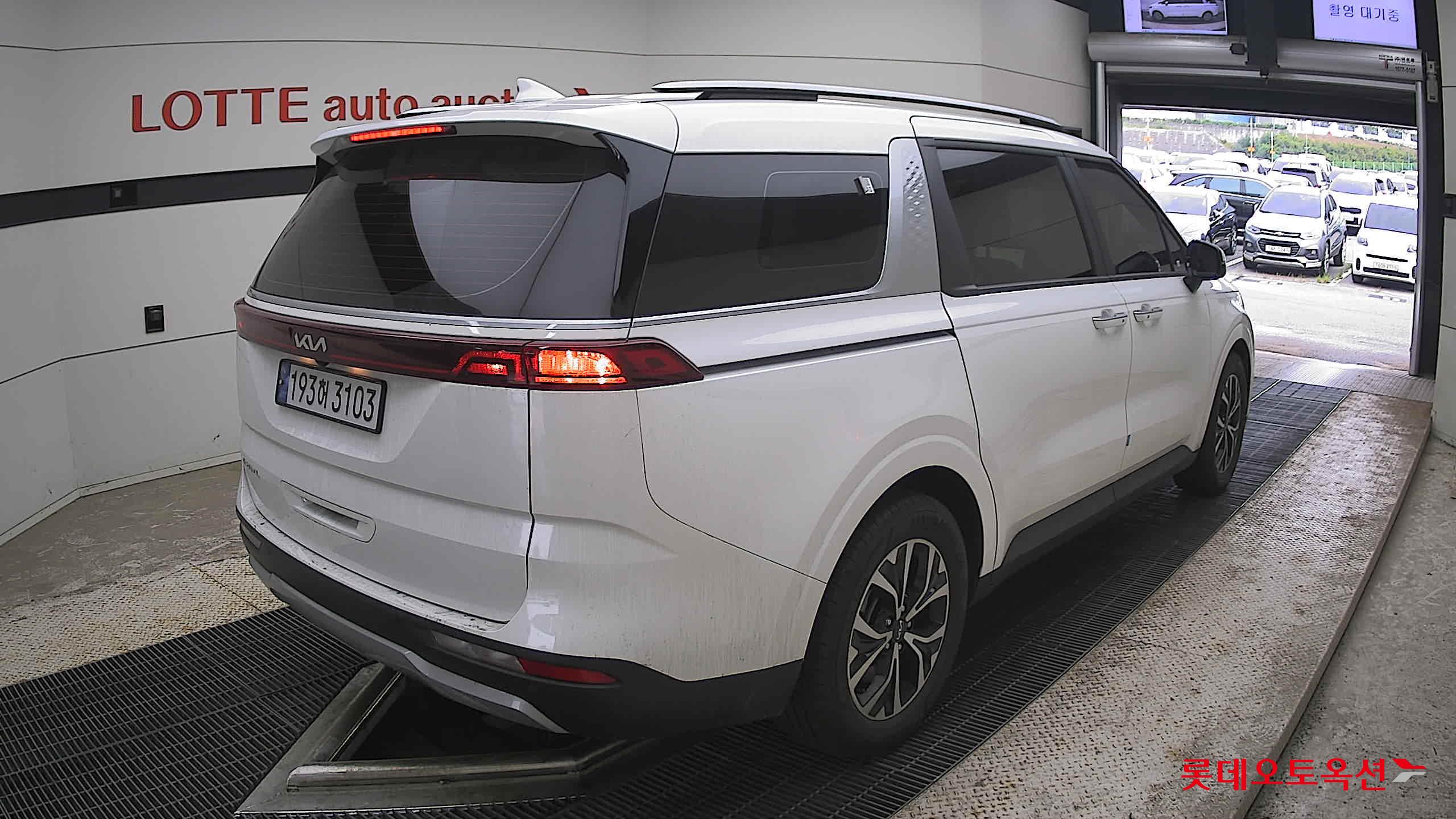2023 - kia carnival