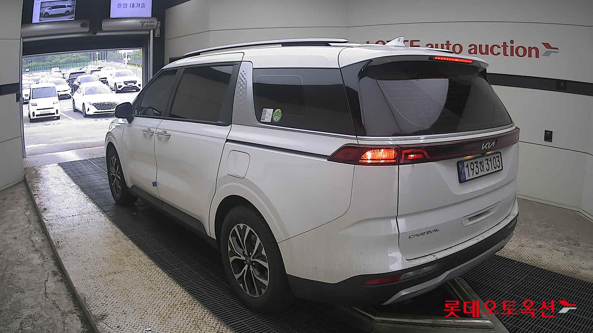 2023 - kia carnival