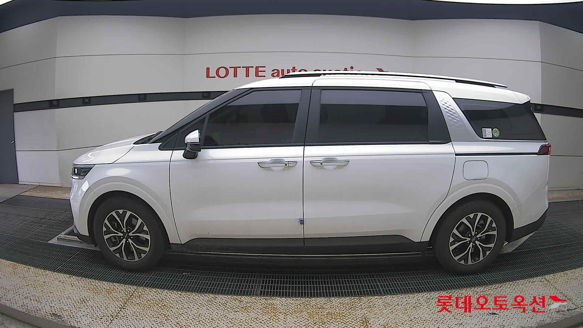 2023 - kia carnival