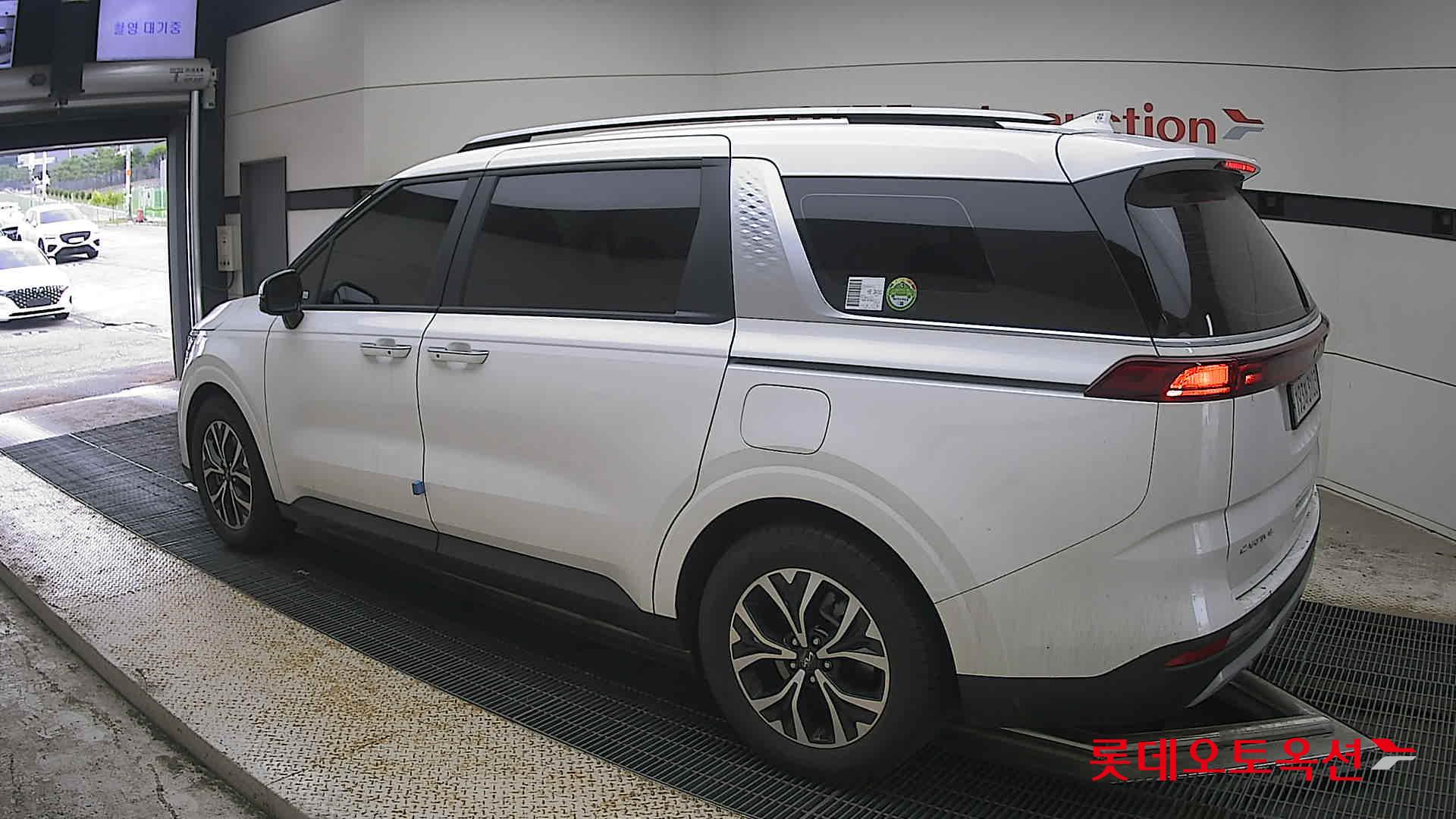 2023 - kia carnival
