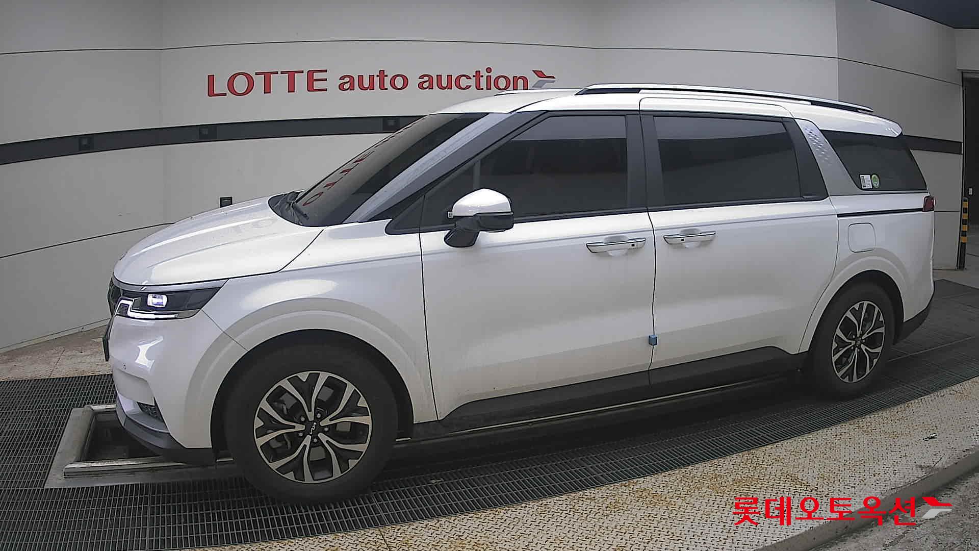 2023 - kia carnival