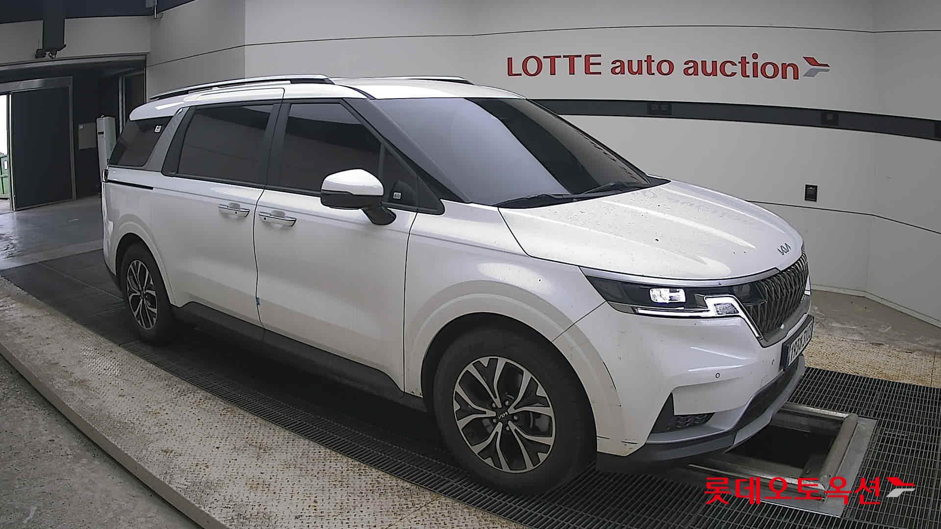 2023 - kia carnival