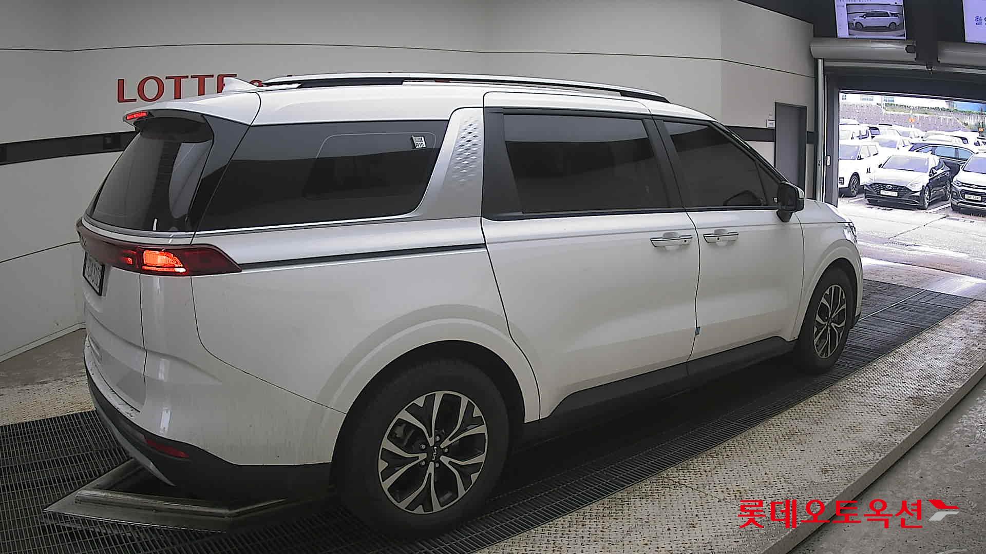 2023 - kia carnival