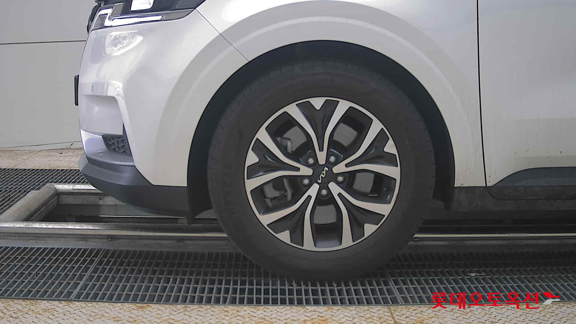 2023 - kia carnival