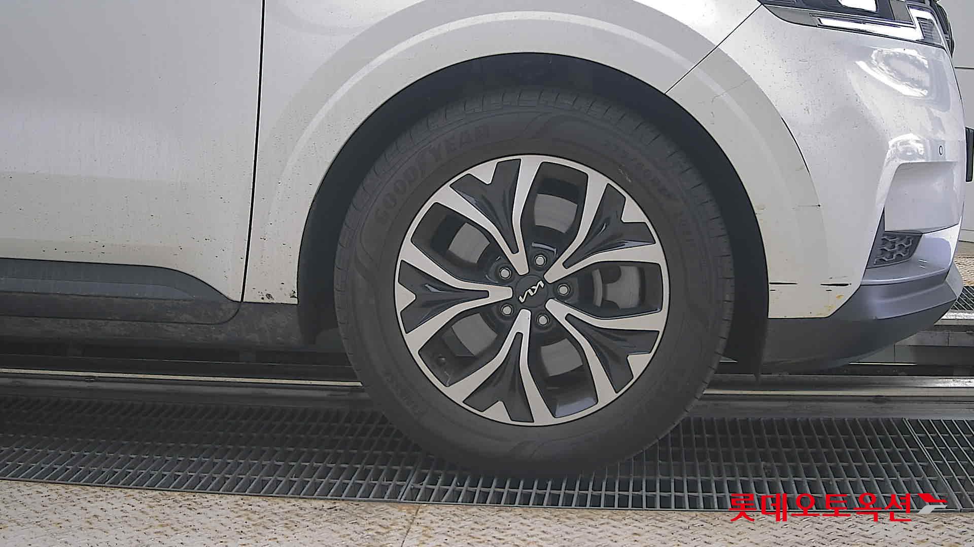 2023 - kia carnival