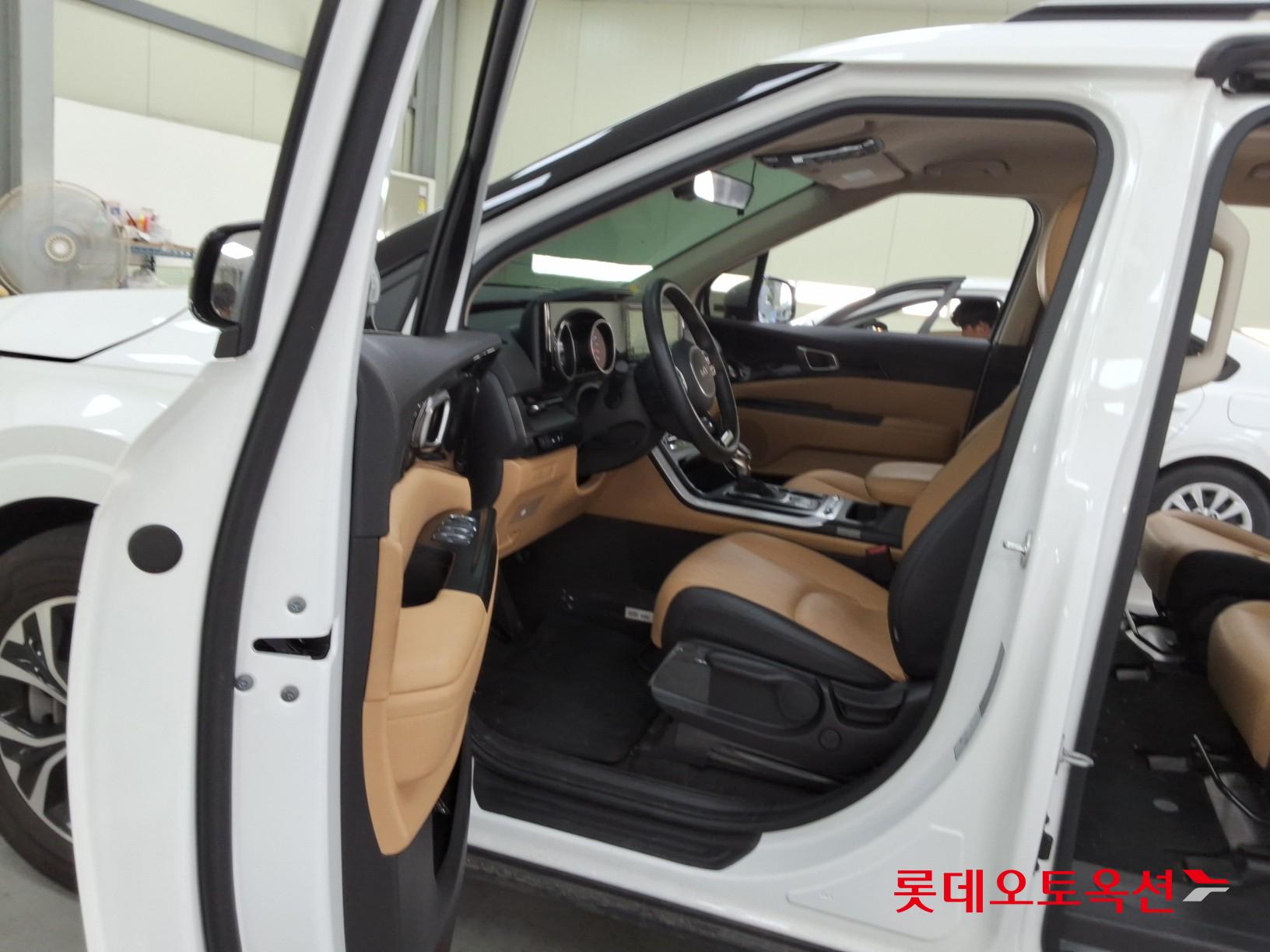 2023 - kia carnival