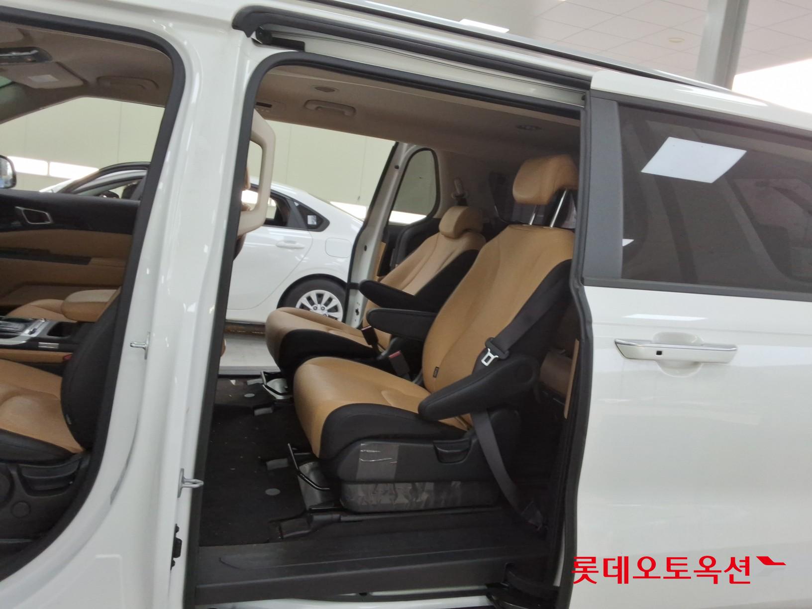 2023 - kia carnival