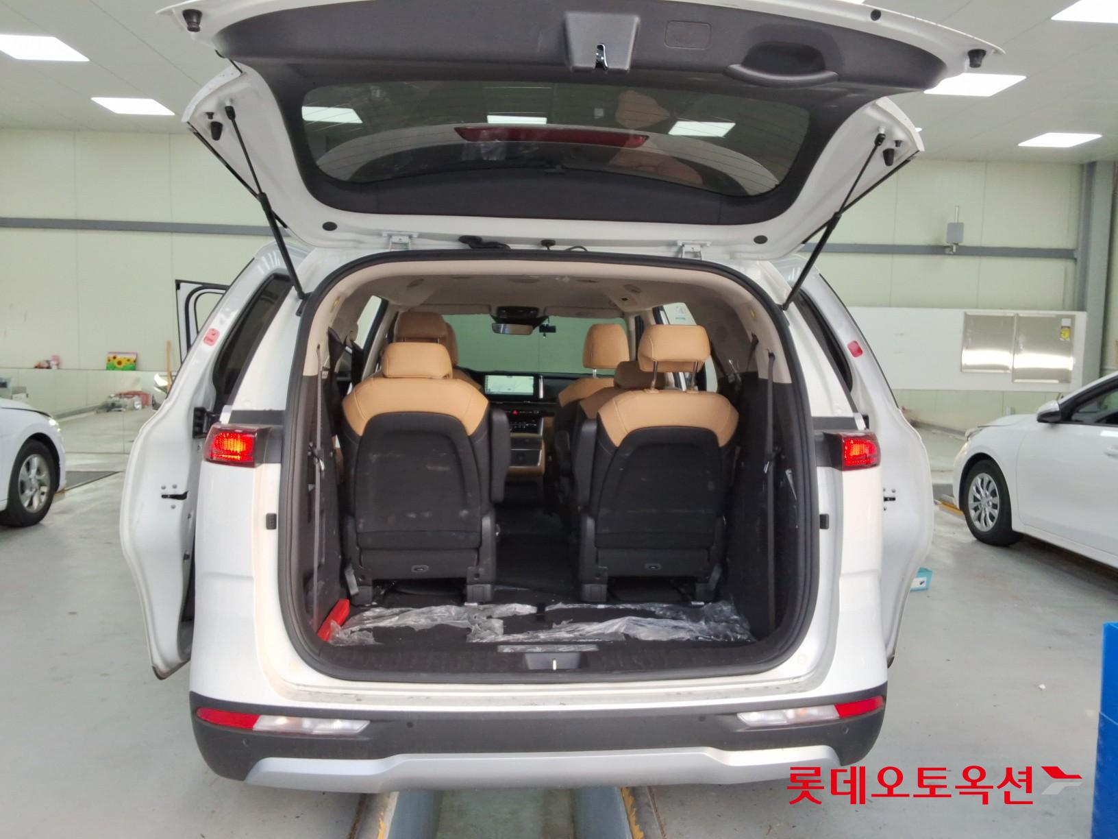 2023 - kia carnival