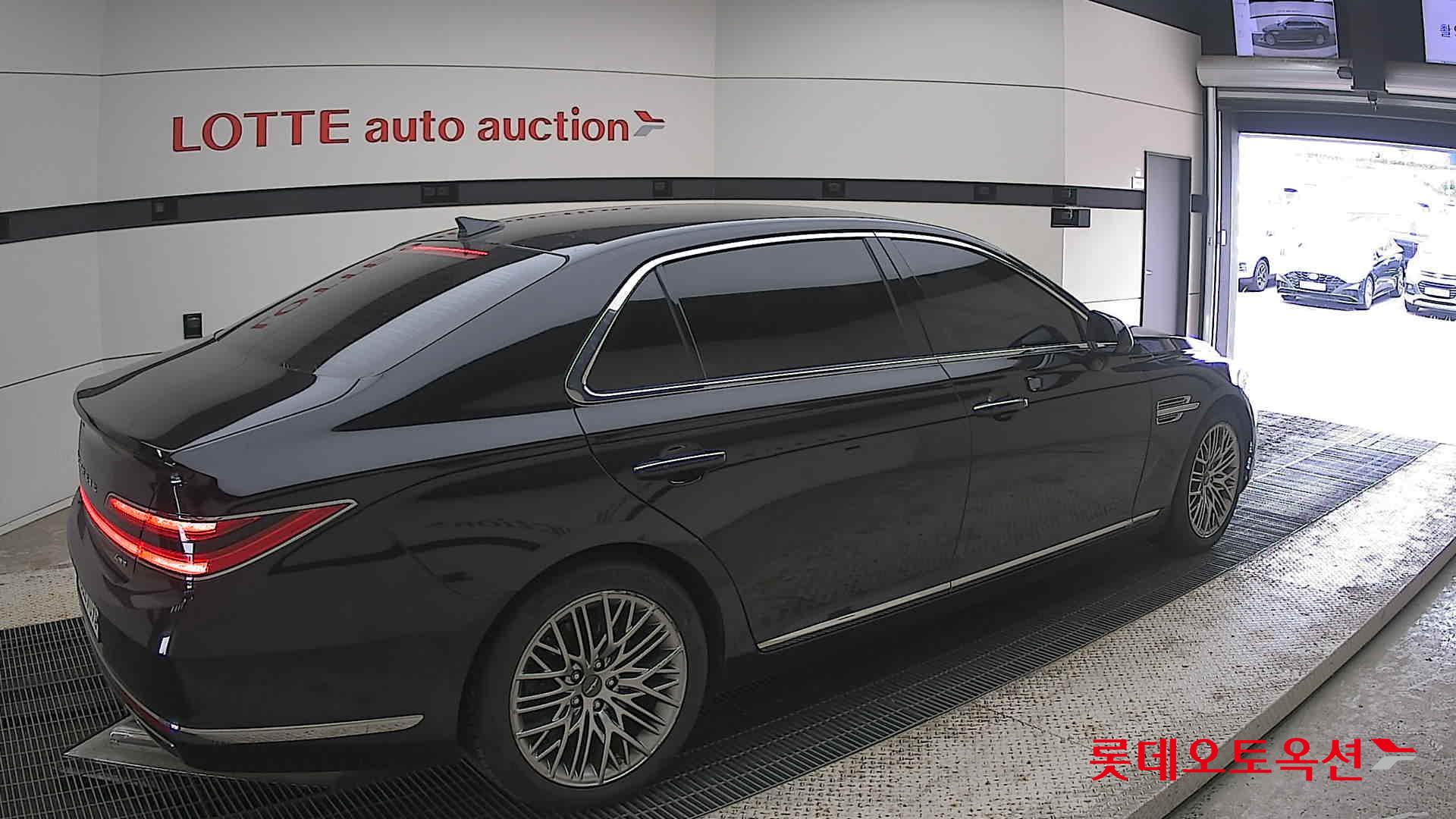 2021 - genesis g90