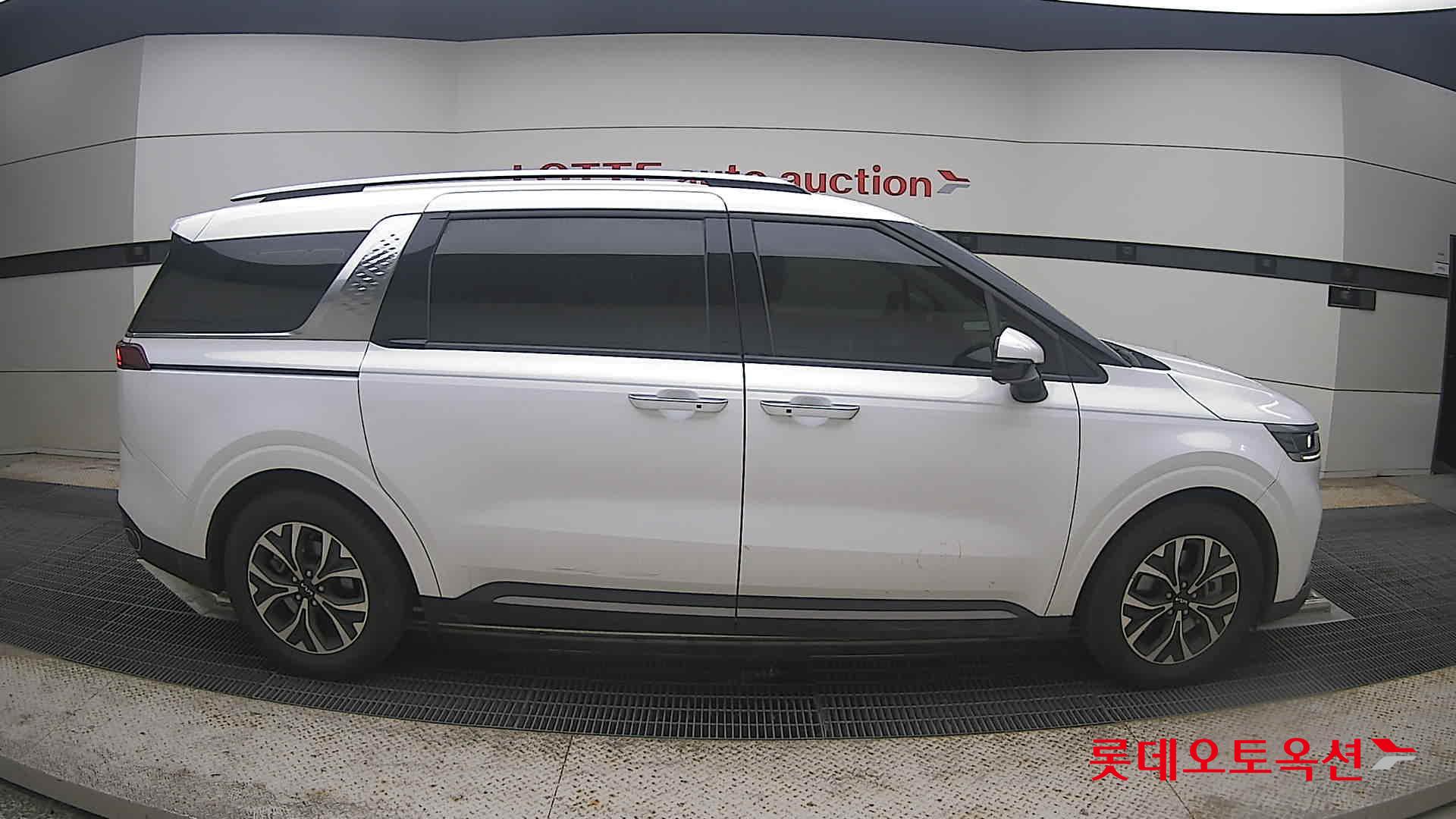 2023 - kia carnival