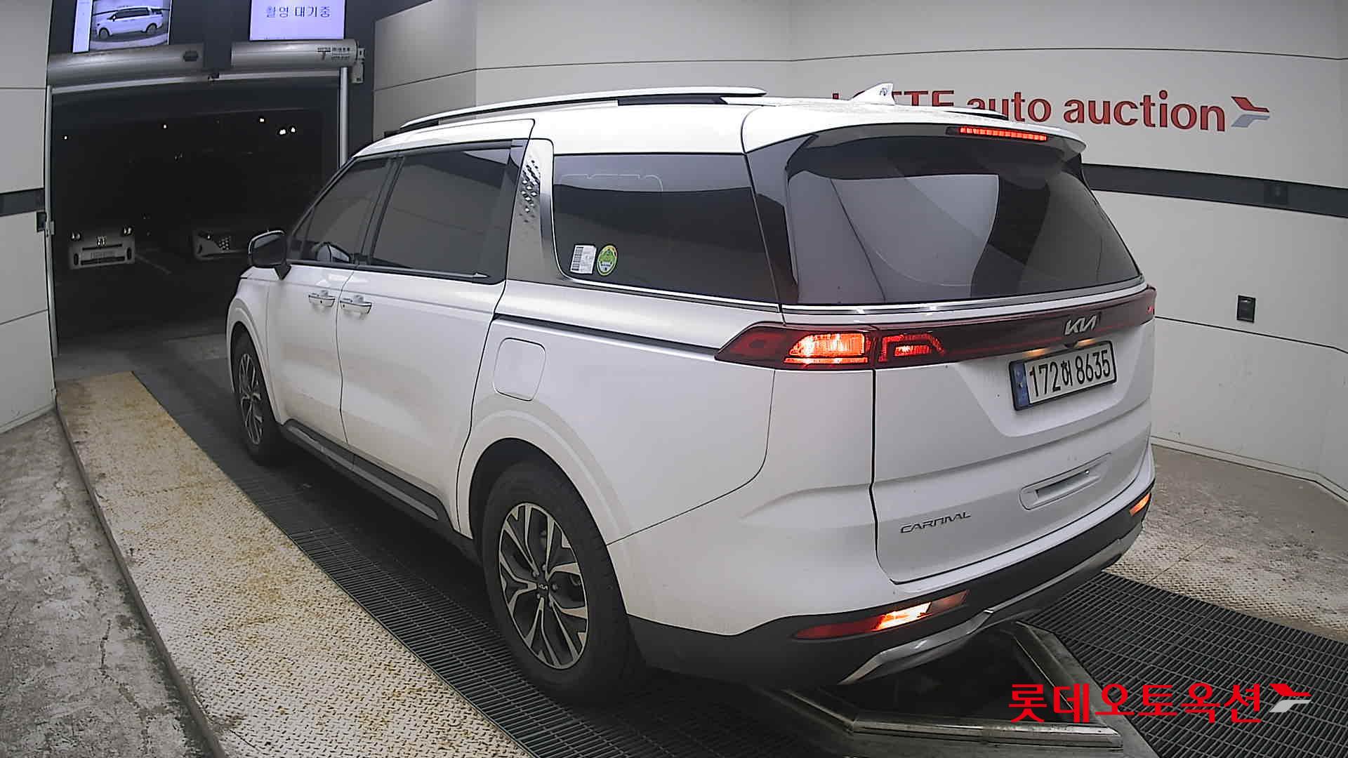 2023 - kia carnival