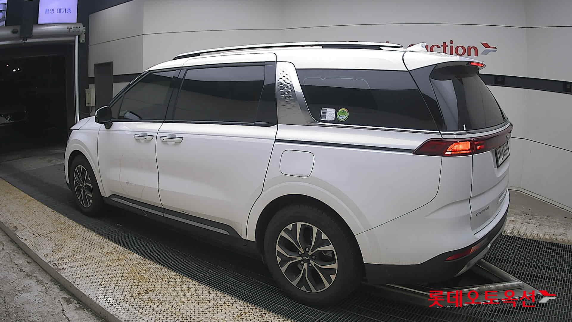 2023 - kia carnival
