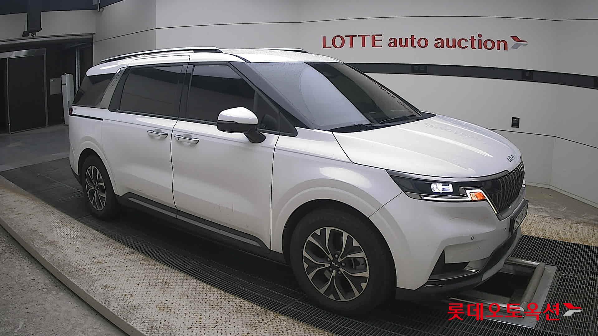 2023 - kia carnival