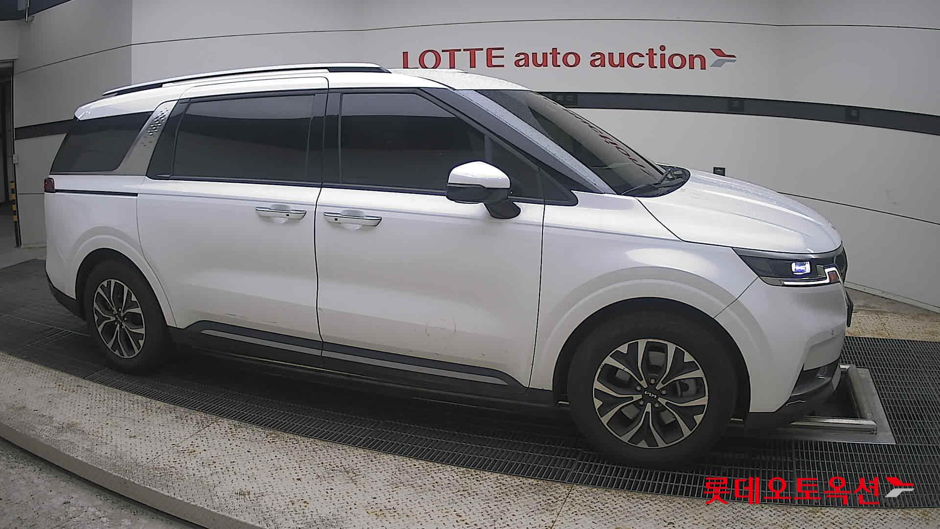 2023 - kia carnival