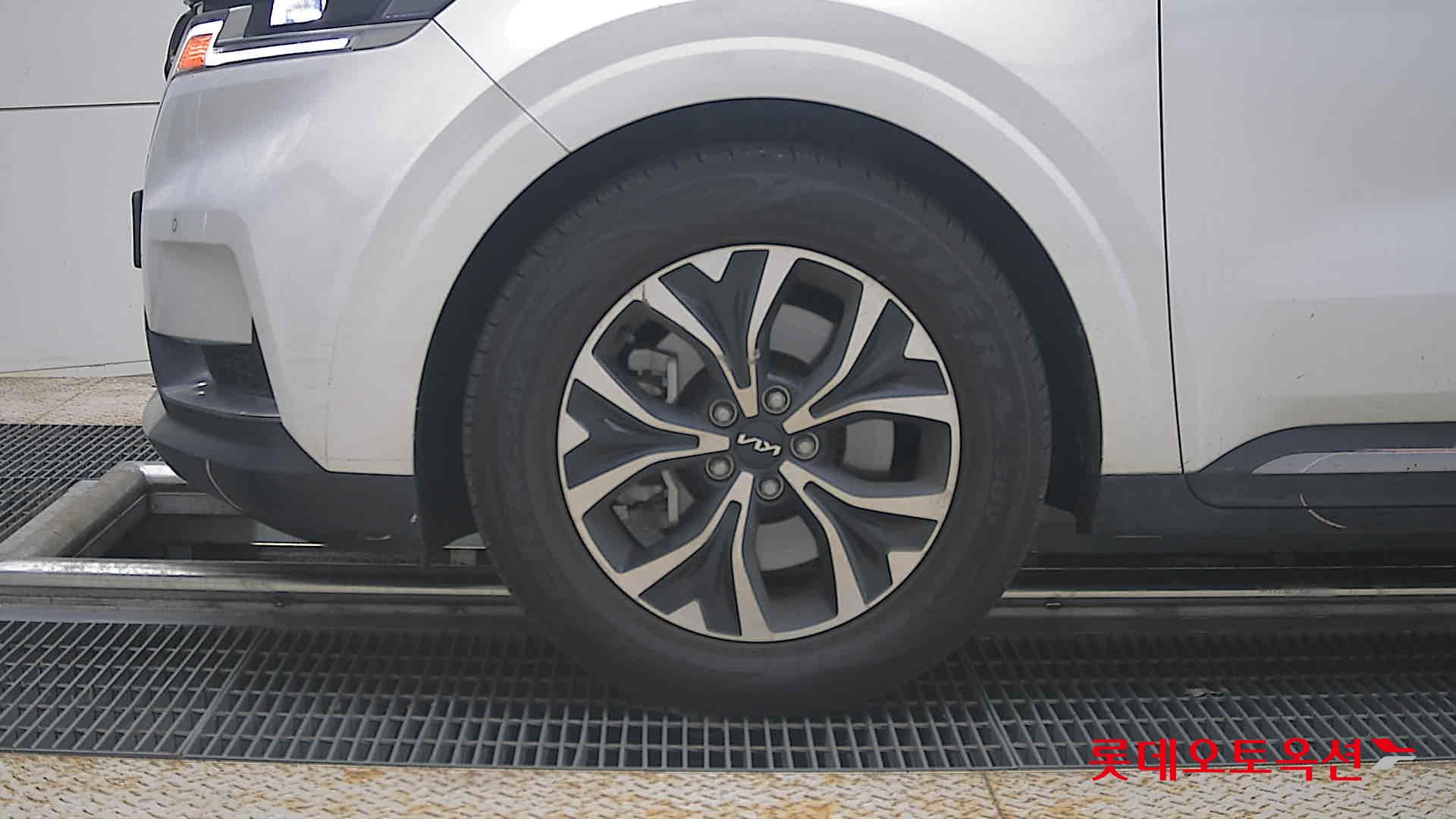 2023 - kia carnival