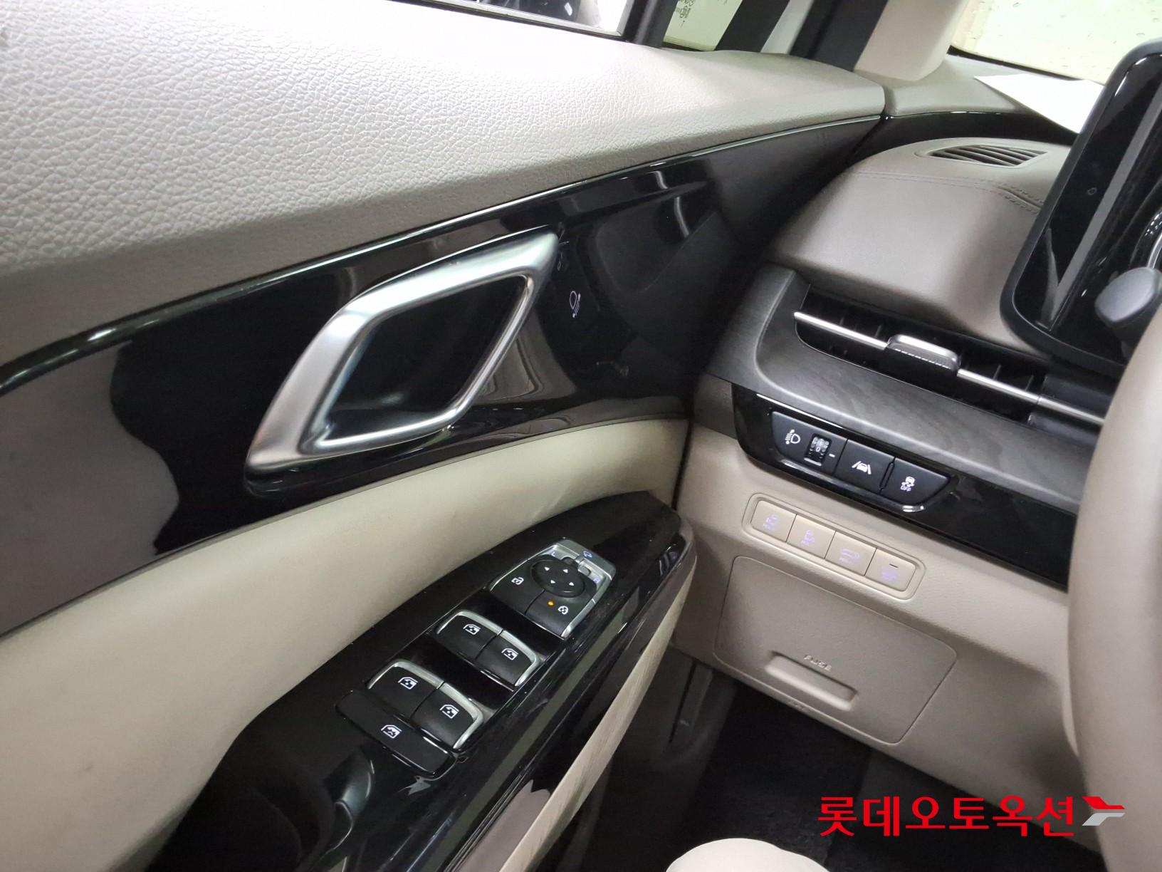 2023 - kia carnival