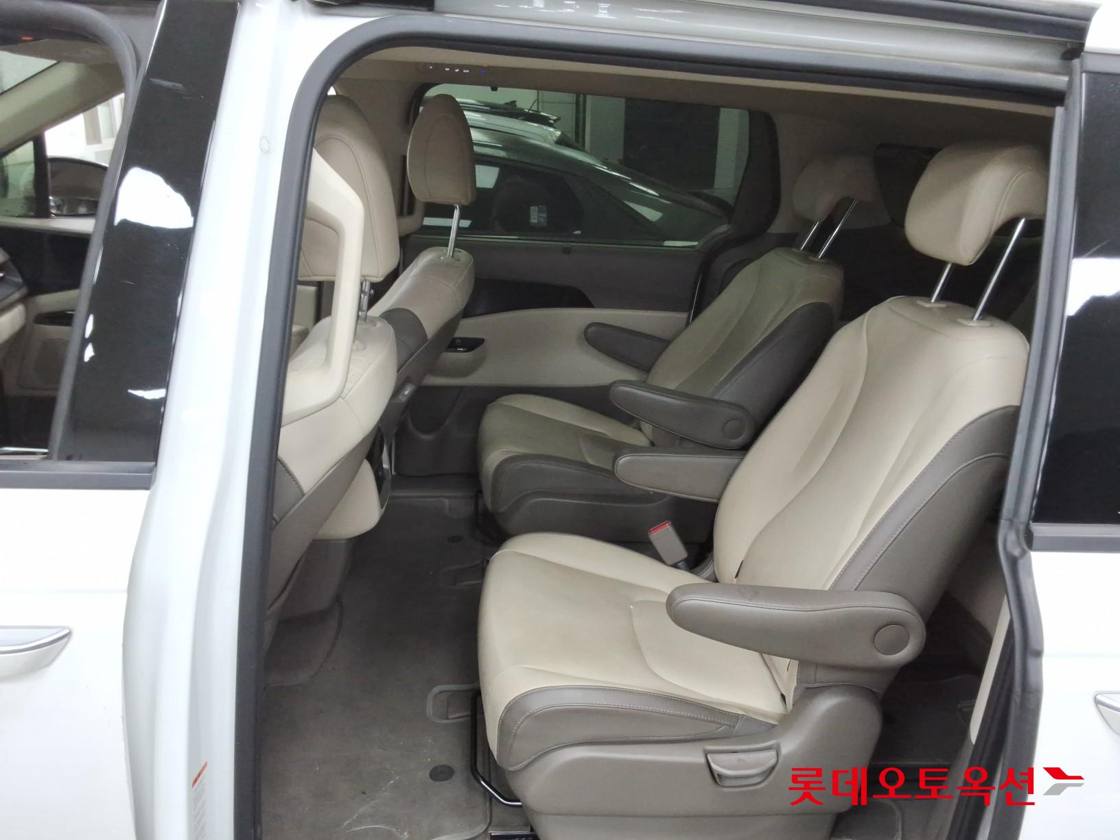 2023 - kia carnival
