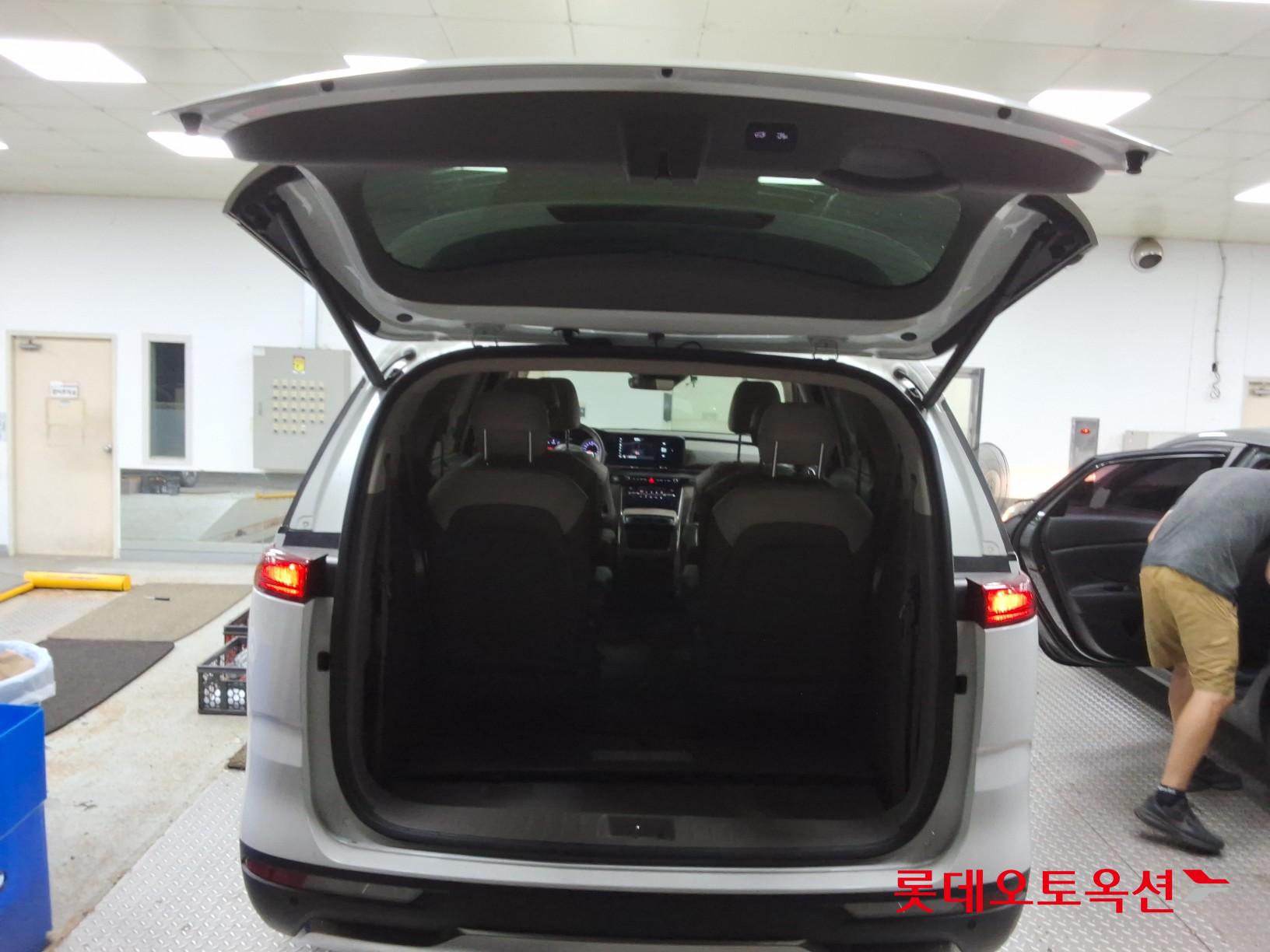 2023 - kia carnival