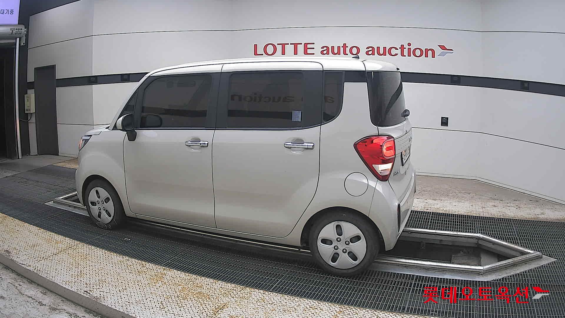 2022 - kia ray