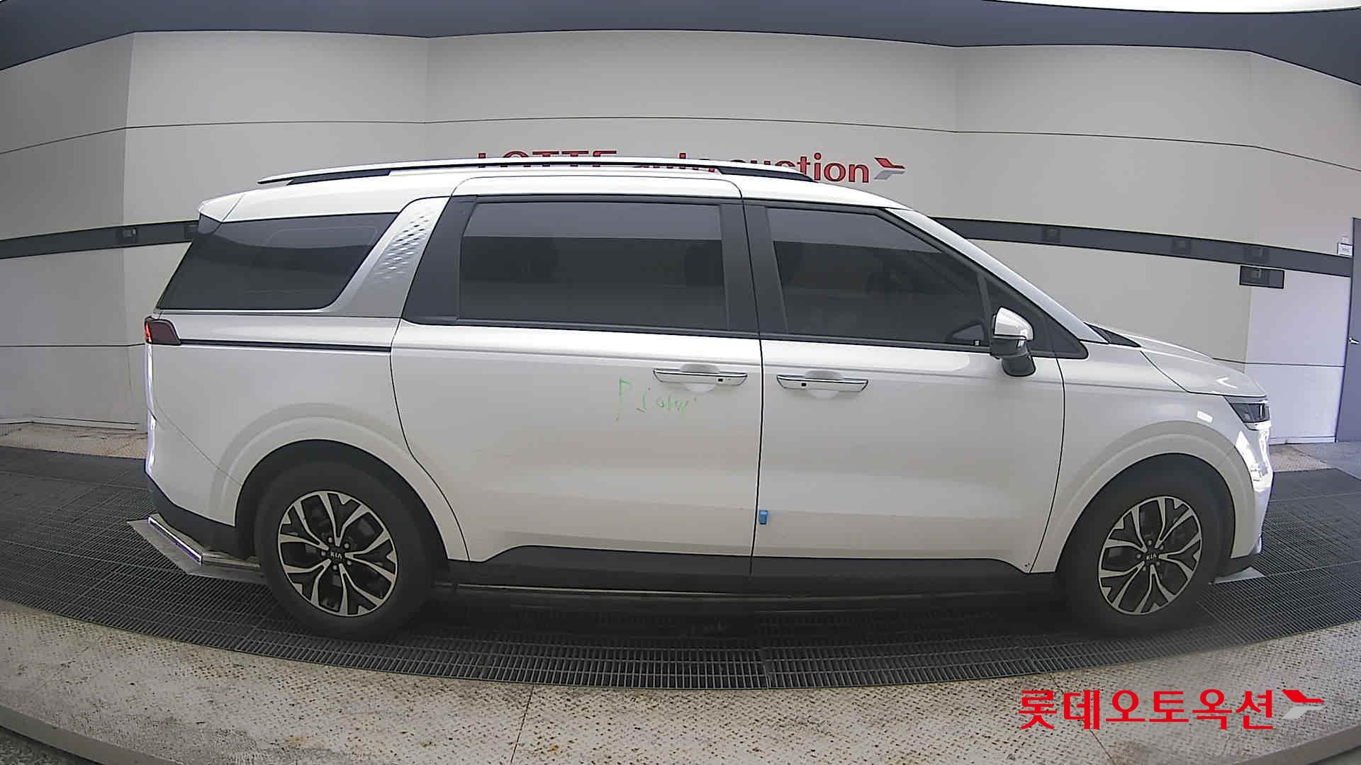 2021 - kia carnival
