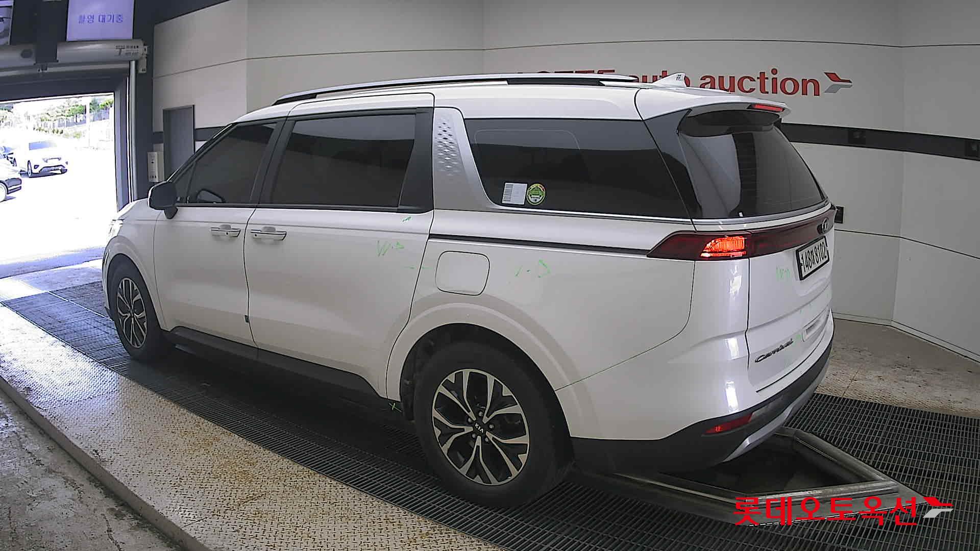 2021 - kia carnival