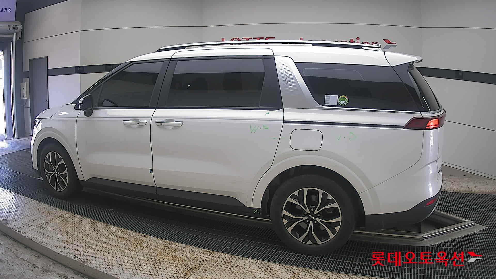 2021 - kia carnival