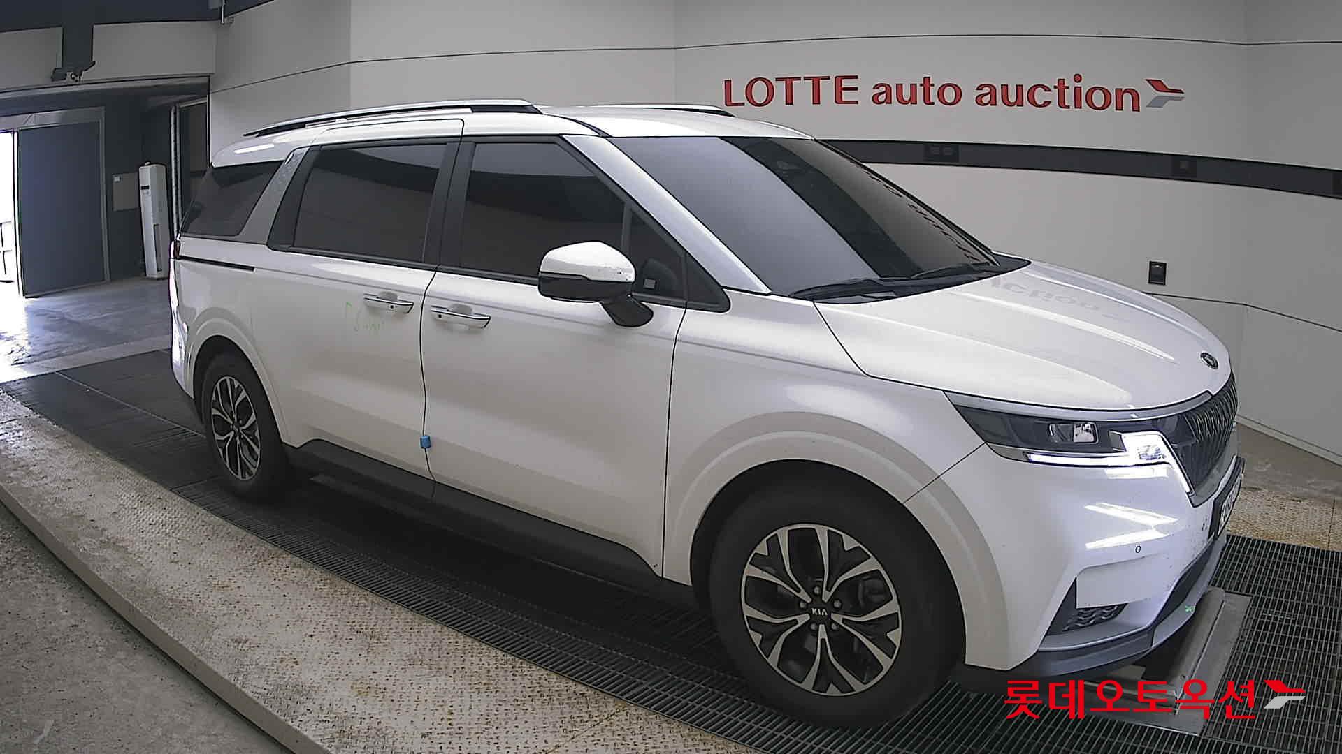 2021 - kia carnival