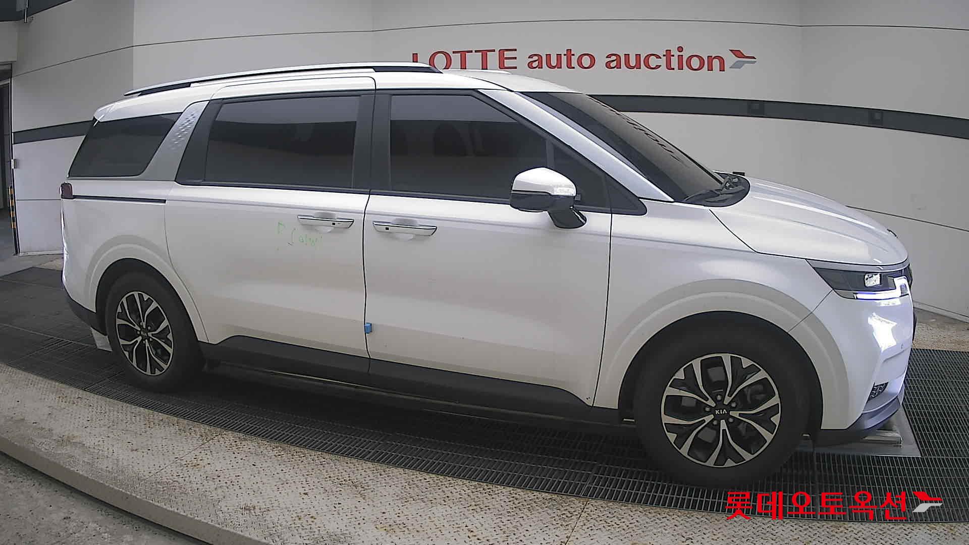 2021 - kia carnival