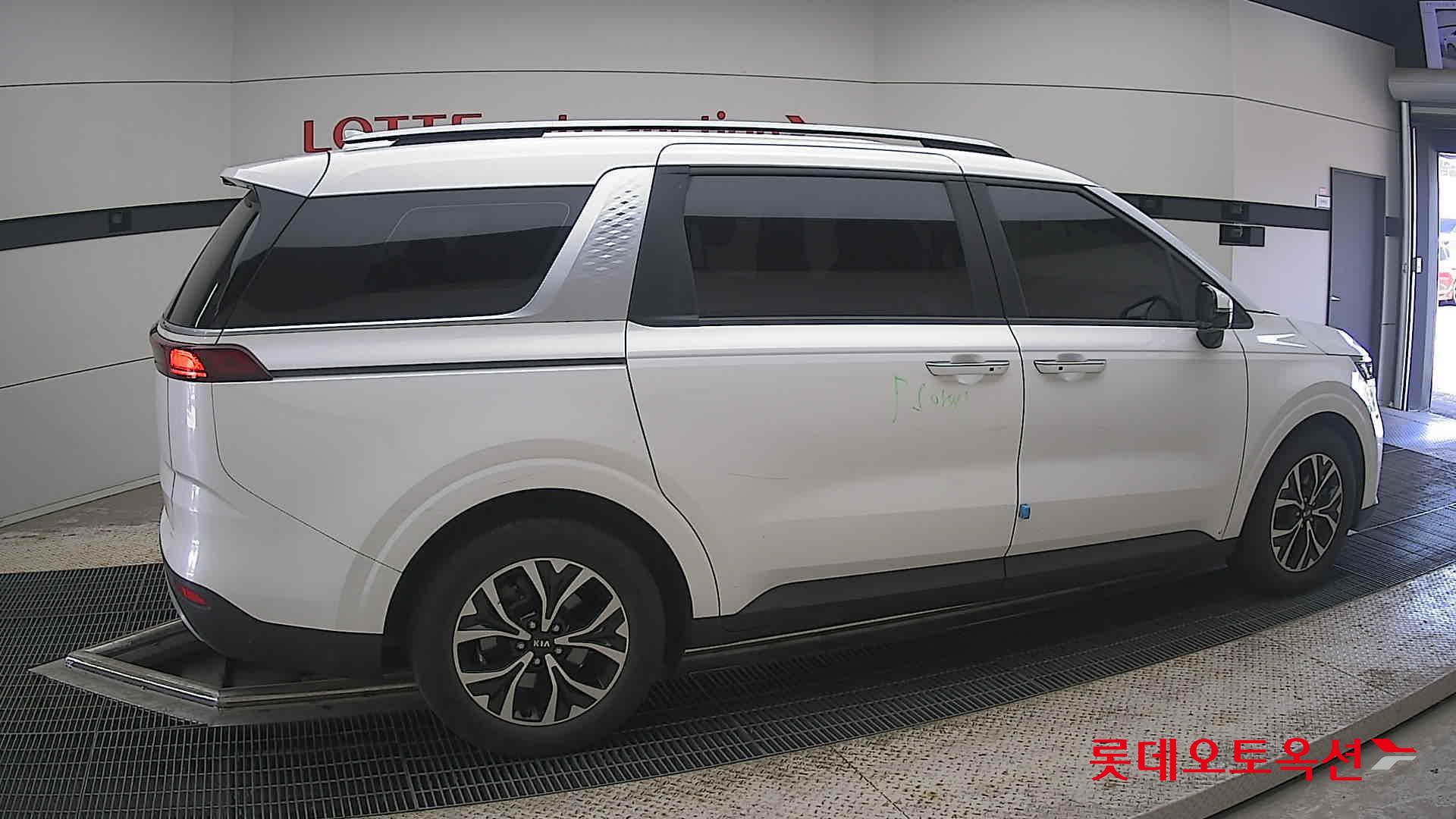 2021 - kia carnival