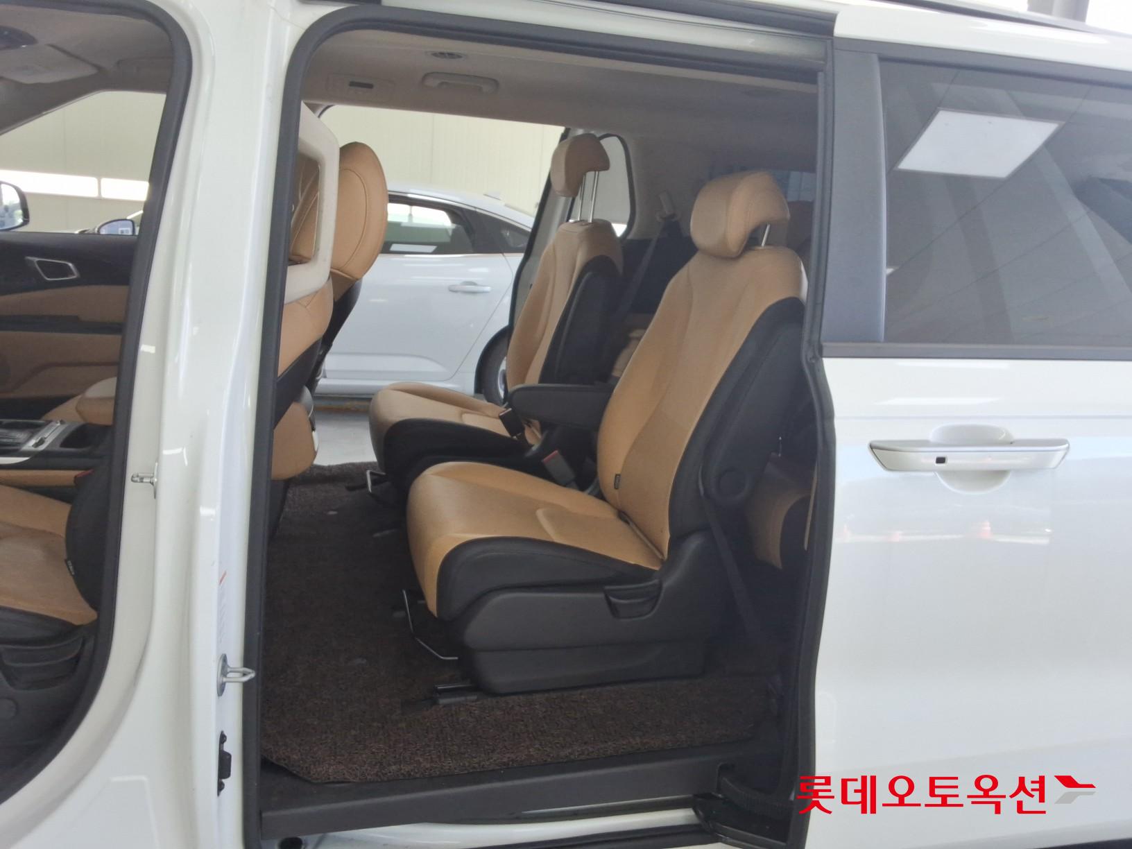 2021 - kia carnival