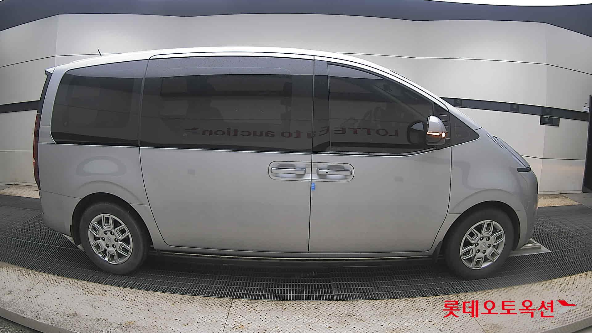 2022 - hyundai staria