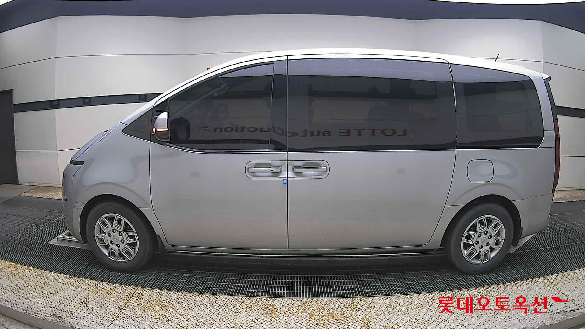 2022 - hyundai staria