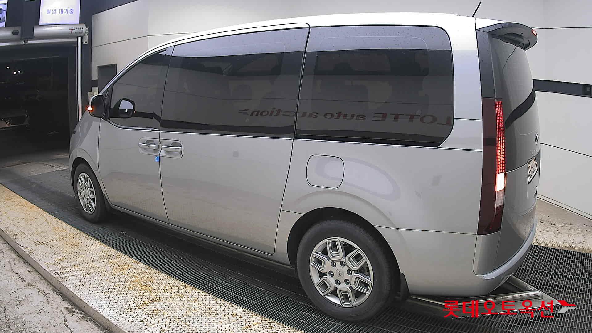 2022 - hyundai staria