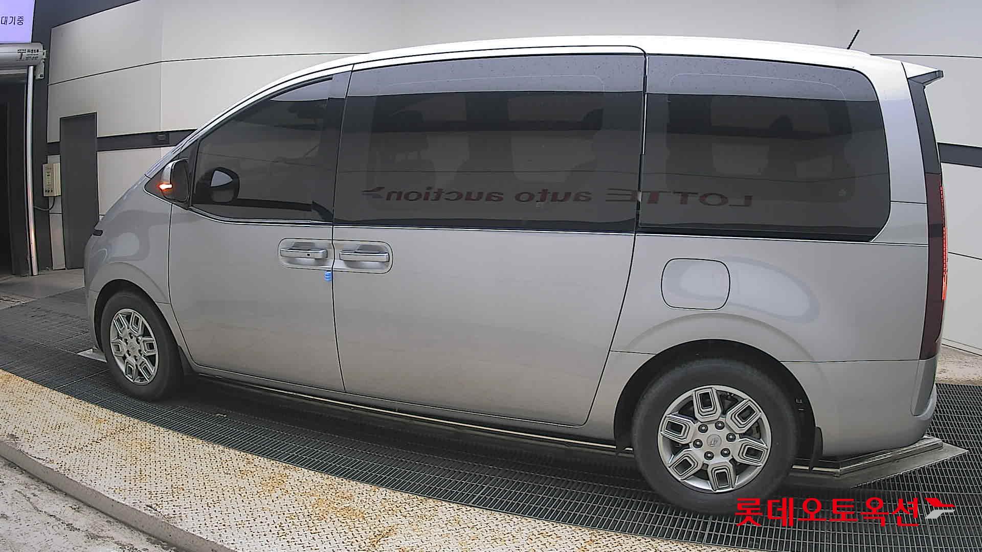 2022 - hyundai staria