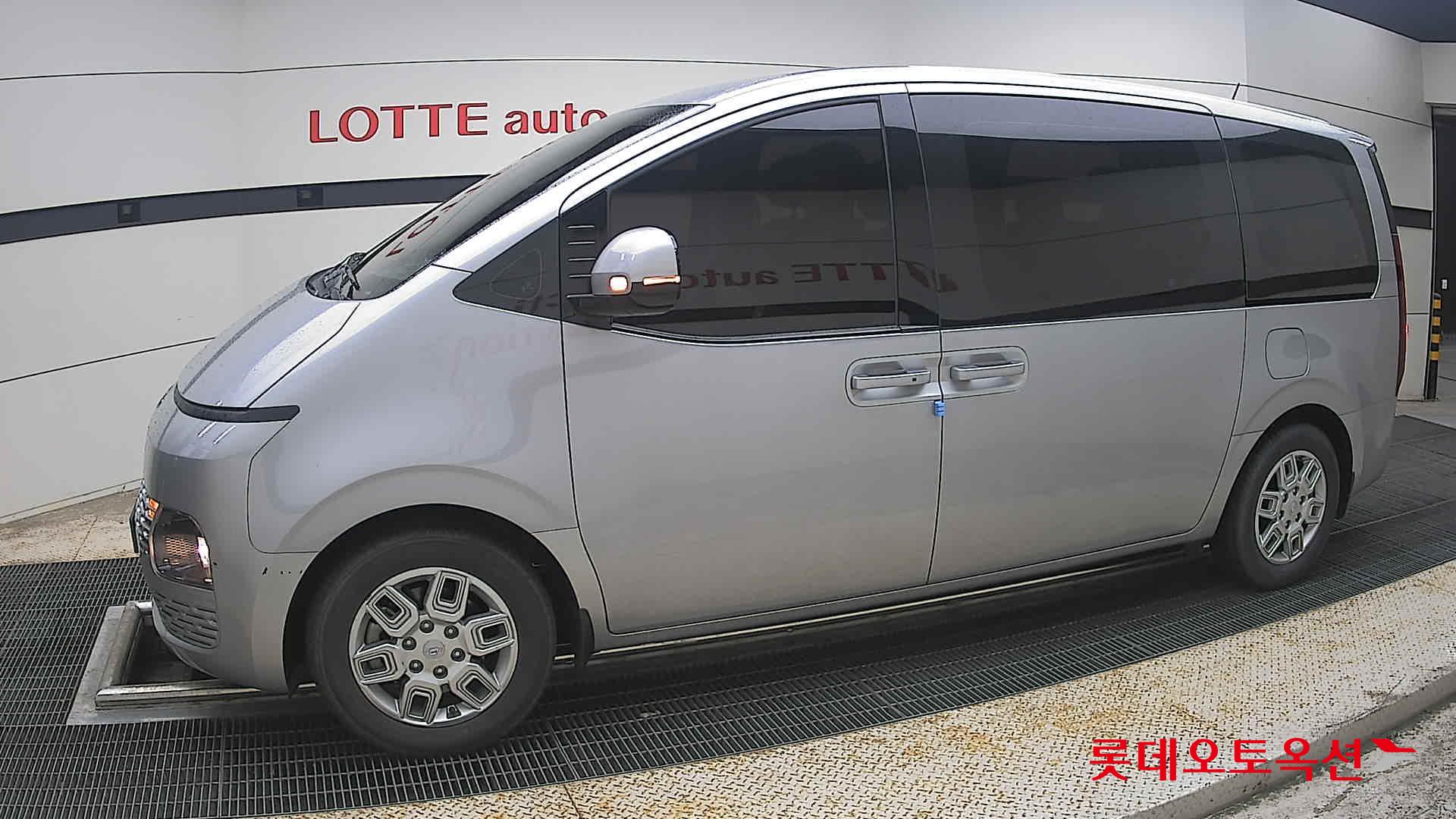 2022 - hyundai staria