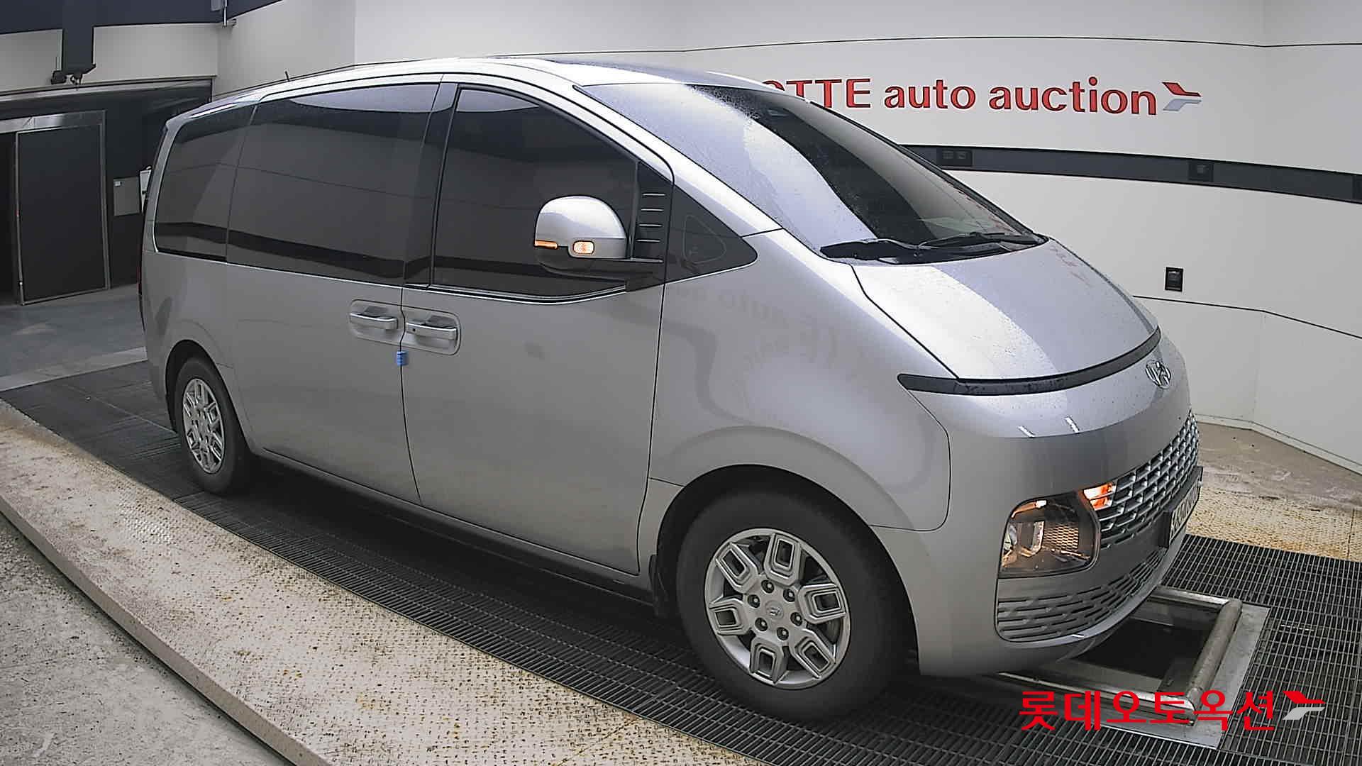 2022 - hyundai staria