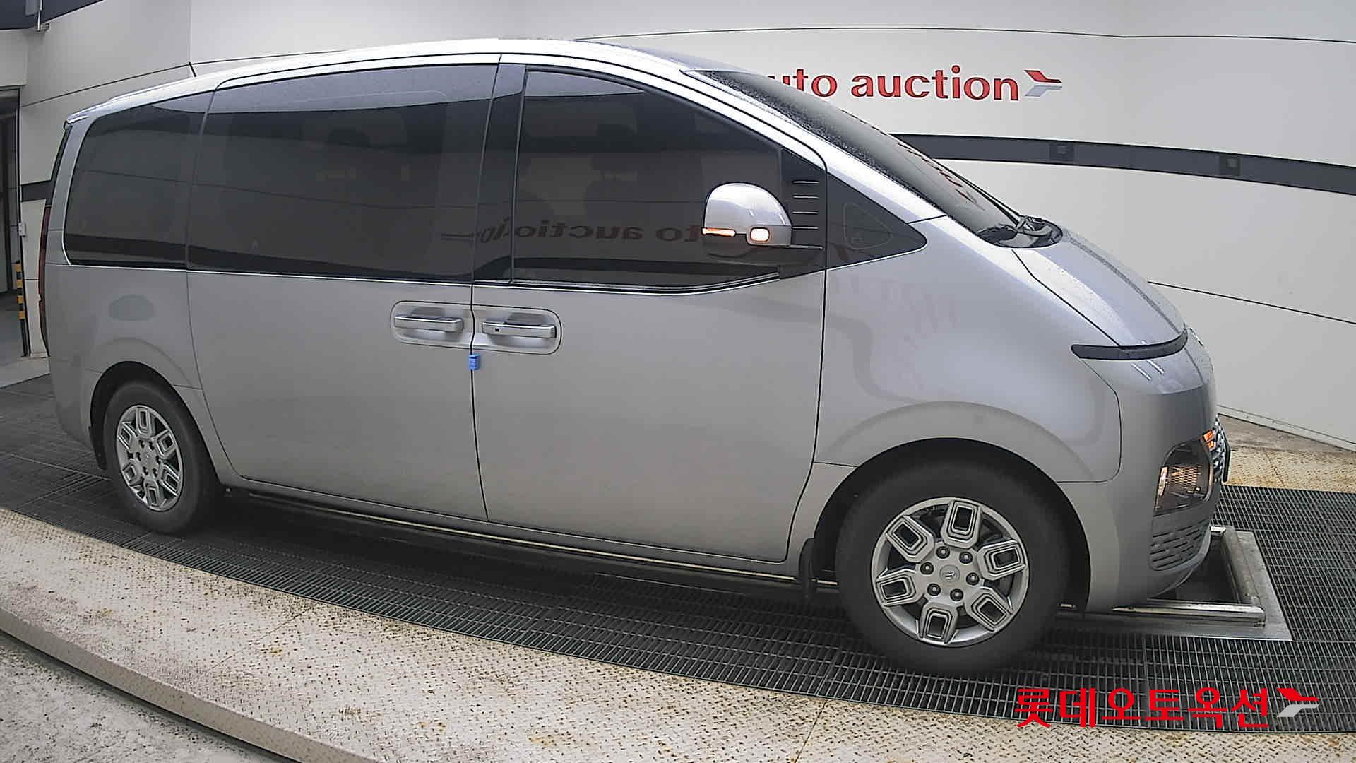 2022 - hyundai staria